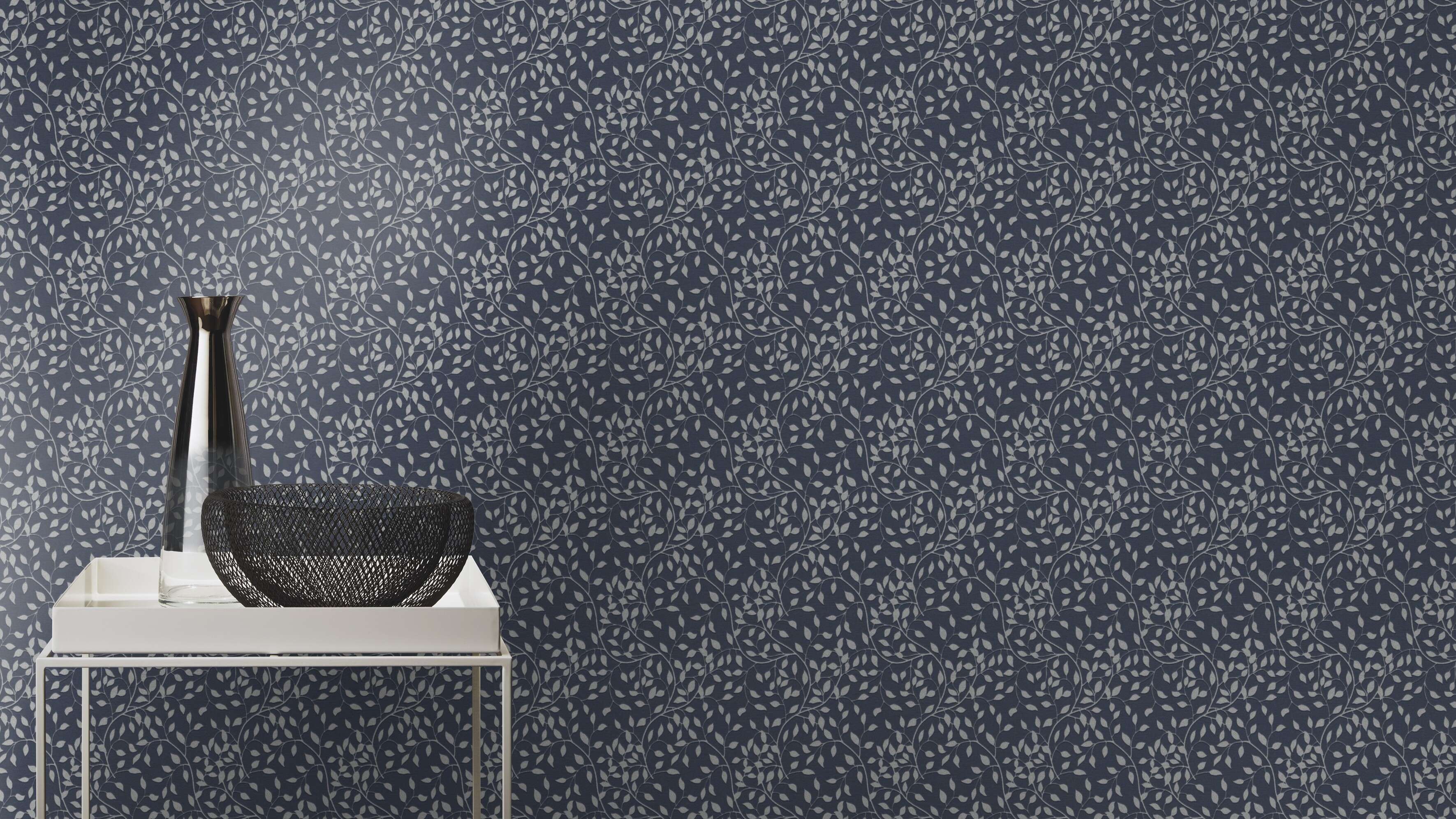 10-755749 Raumsituationen 1 Non-woven wallpaper plants in blue and silver 755749