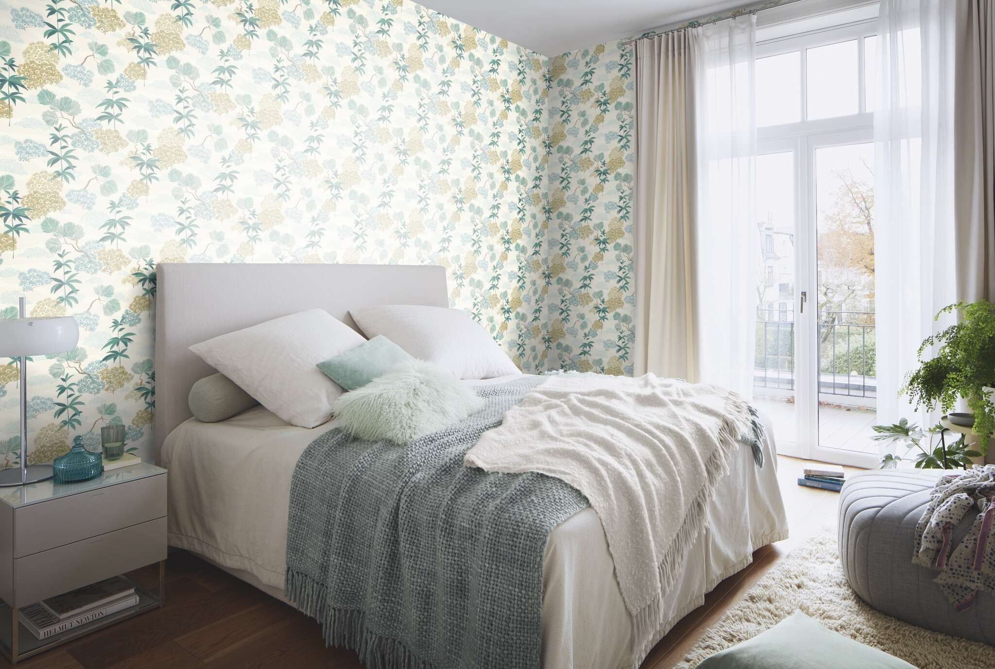 10-792515 Raumsituationen 2 Room with Wallpaper with bamboo plants and fantasy flowers