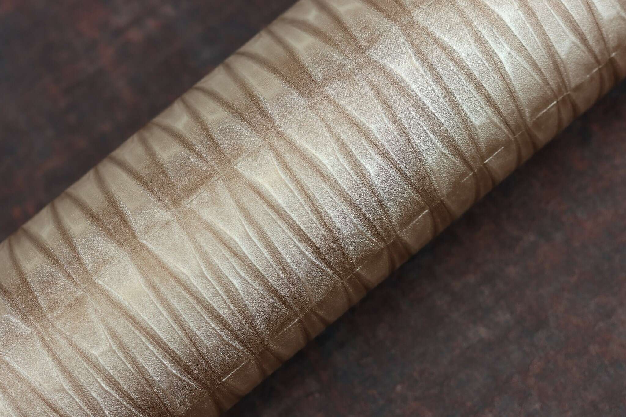 10-428445 Detailaufnahmen 13 Non-woven wallpaper in brown-copper brown Selection 428445