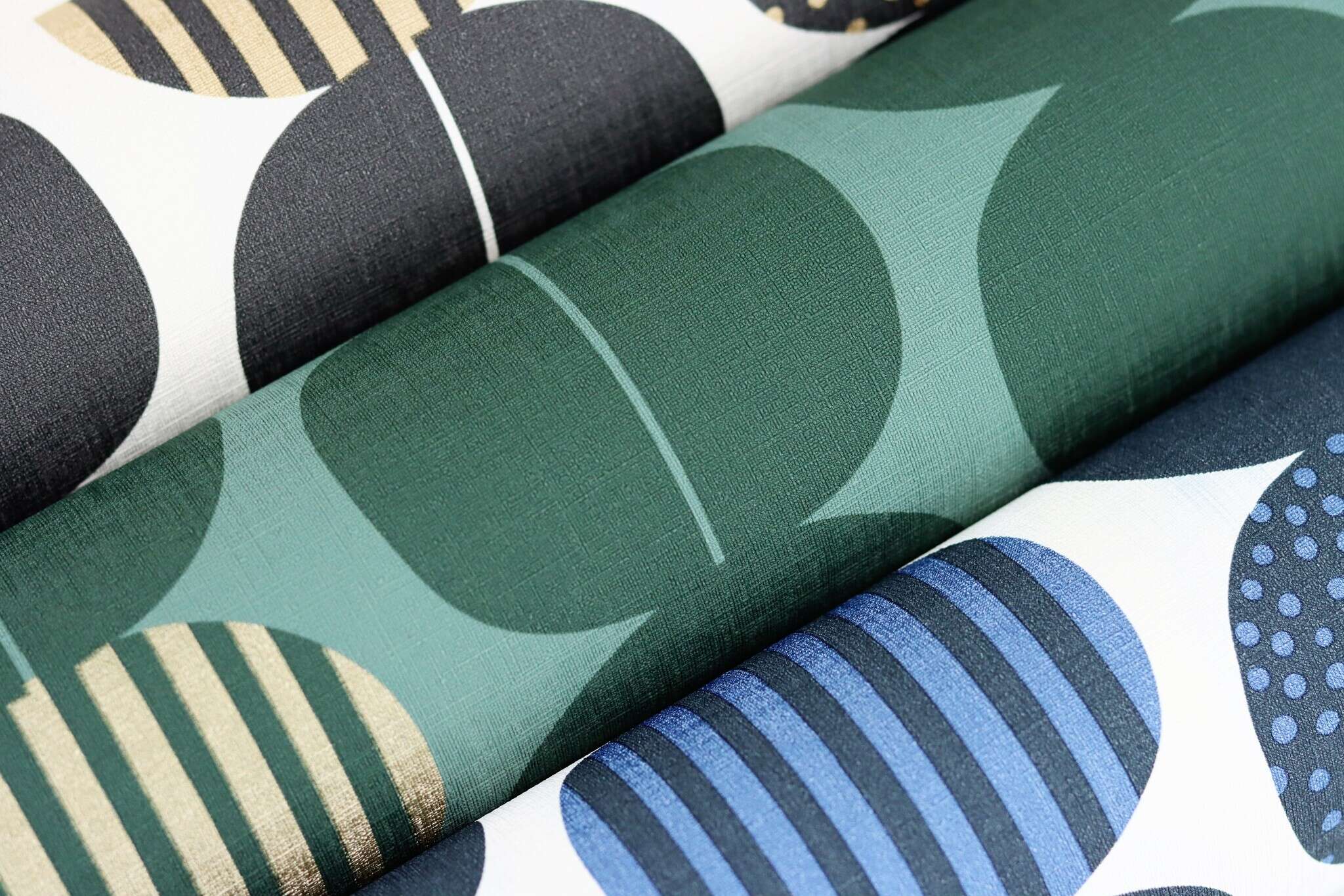 10-539745 Detailaufnahmen 3 Circles non-woven wallpaper in blue-dark blue Selection 539745