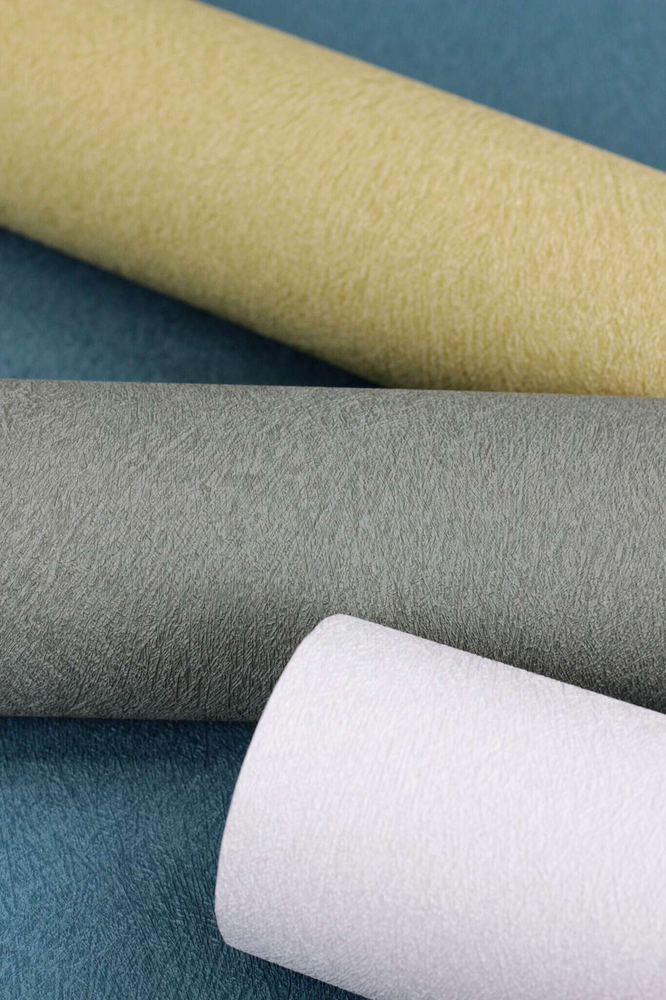 10-418675 Detailaufnahmen 2 Fur look non-woven wallpaper in petrol 418675