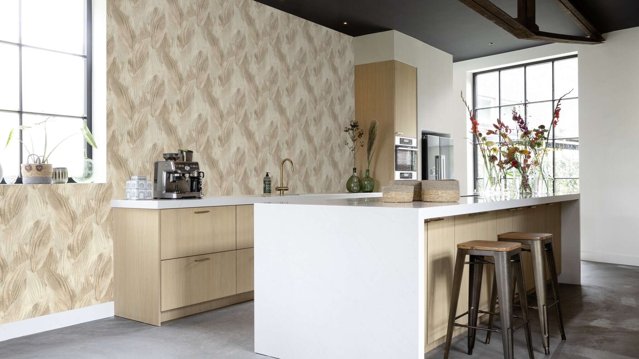 10-571554 Raumsituationen 2 Non-woven wallpaper in beige Back To Nature 571554
