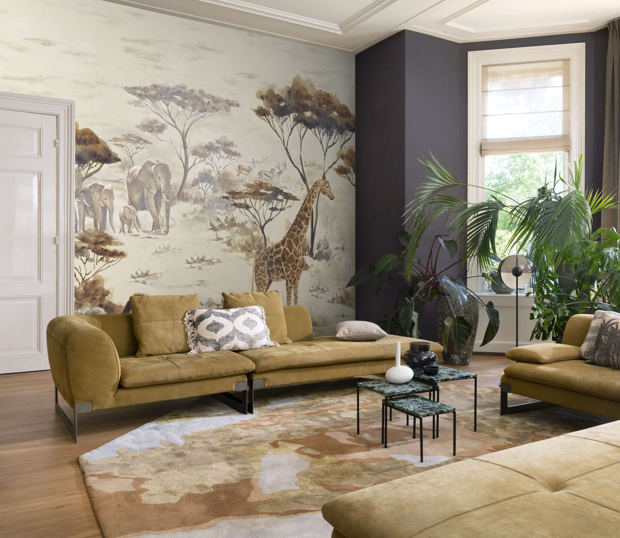 Wohnzimmer mit 363661 - Wandbild - Safari-Episoden künstlerisch gezeichnet Wohnzimmer mit Wandbild - Safari-Episoden künstlerisch gezeichnet in beige- und brauntönen