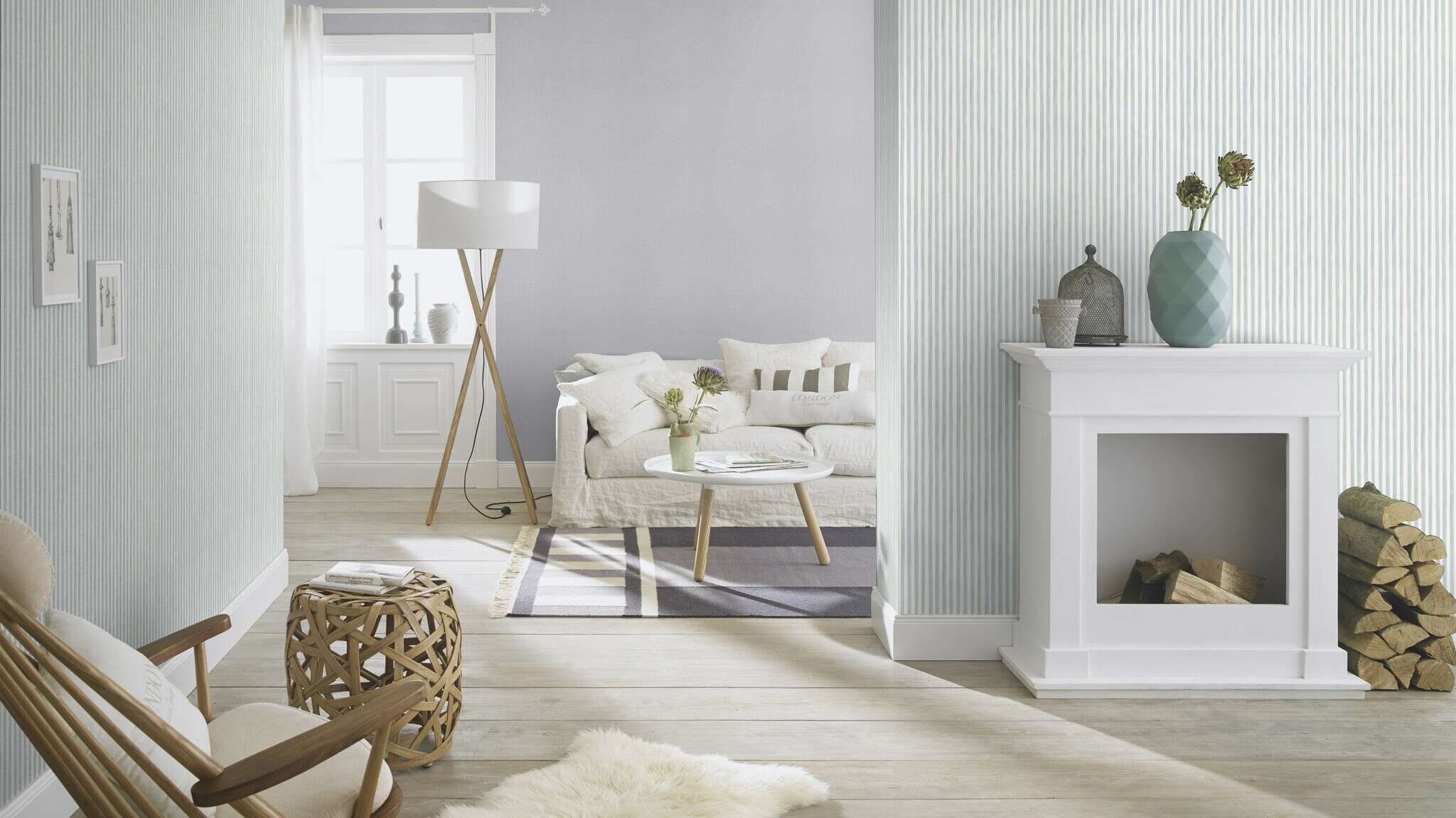 10-252842 Raumsituationen 3 Room with Understated grey wallpaper with a smooth feel
