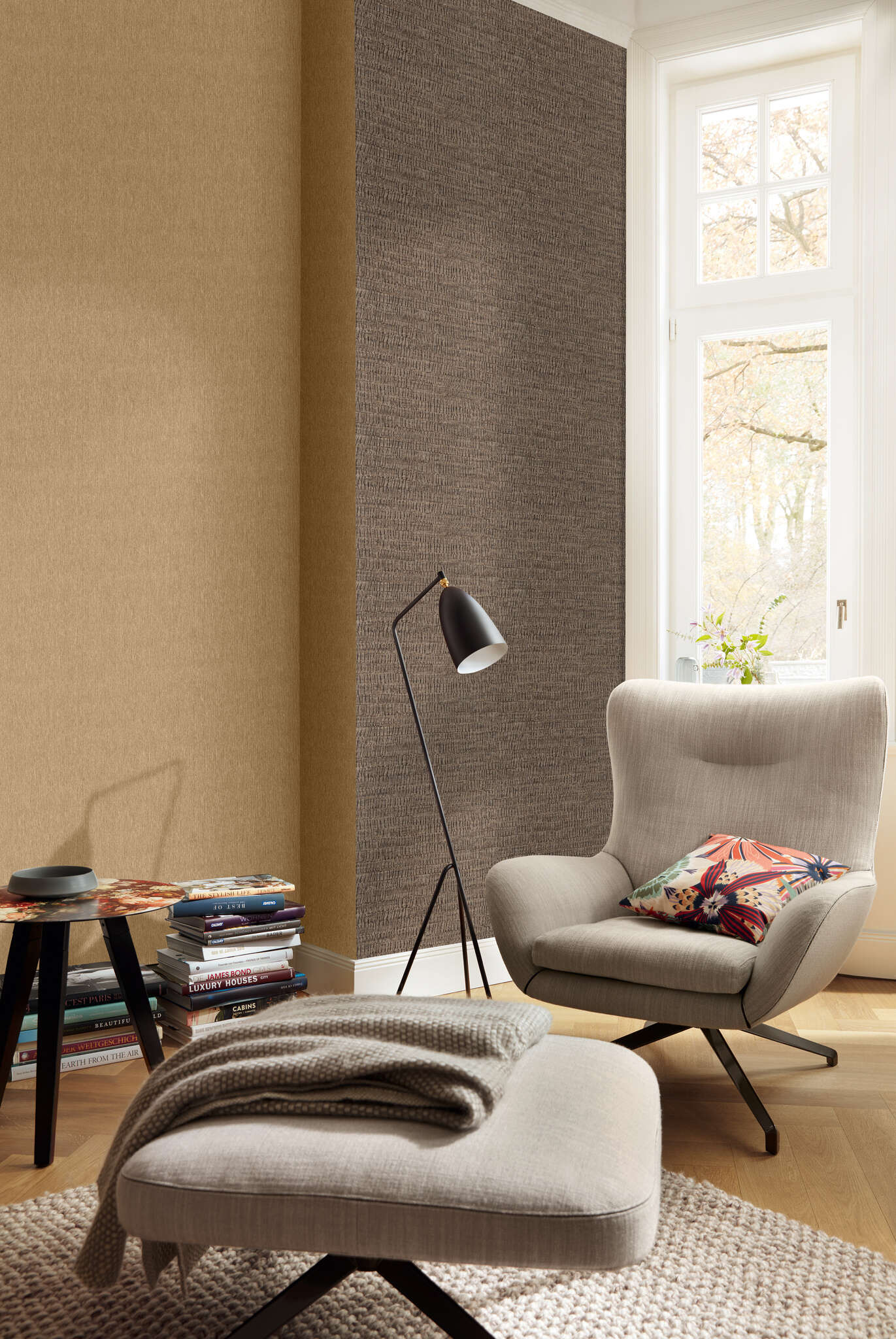 Raum mit Einfarbige Tapete mit Fadenstruktur