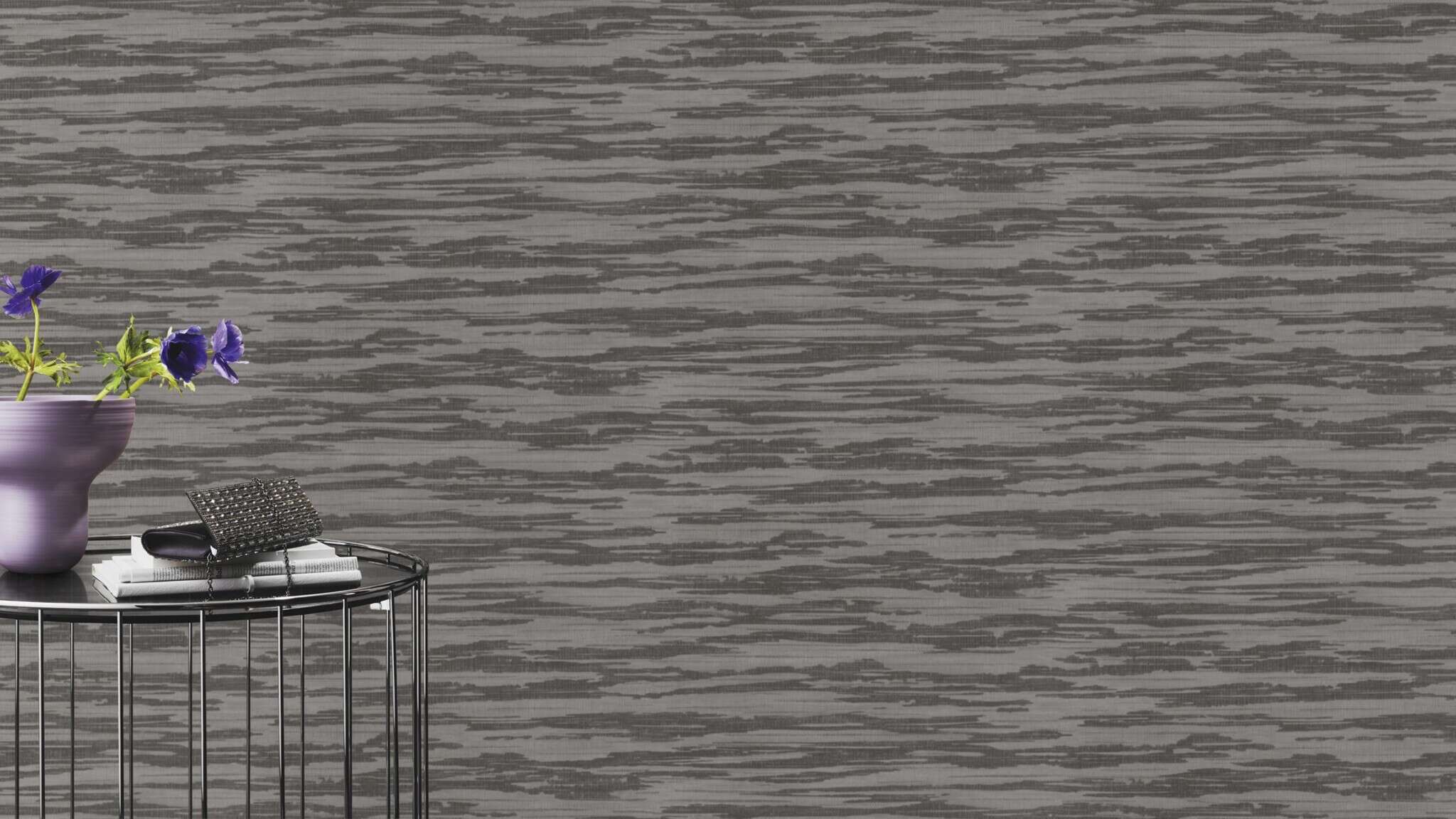 10-720464 Raumsituationen 1 Room with Wallpaper with horizontal lines and grooved texture