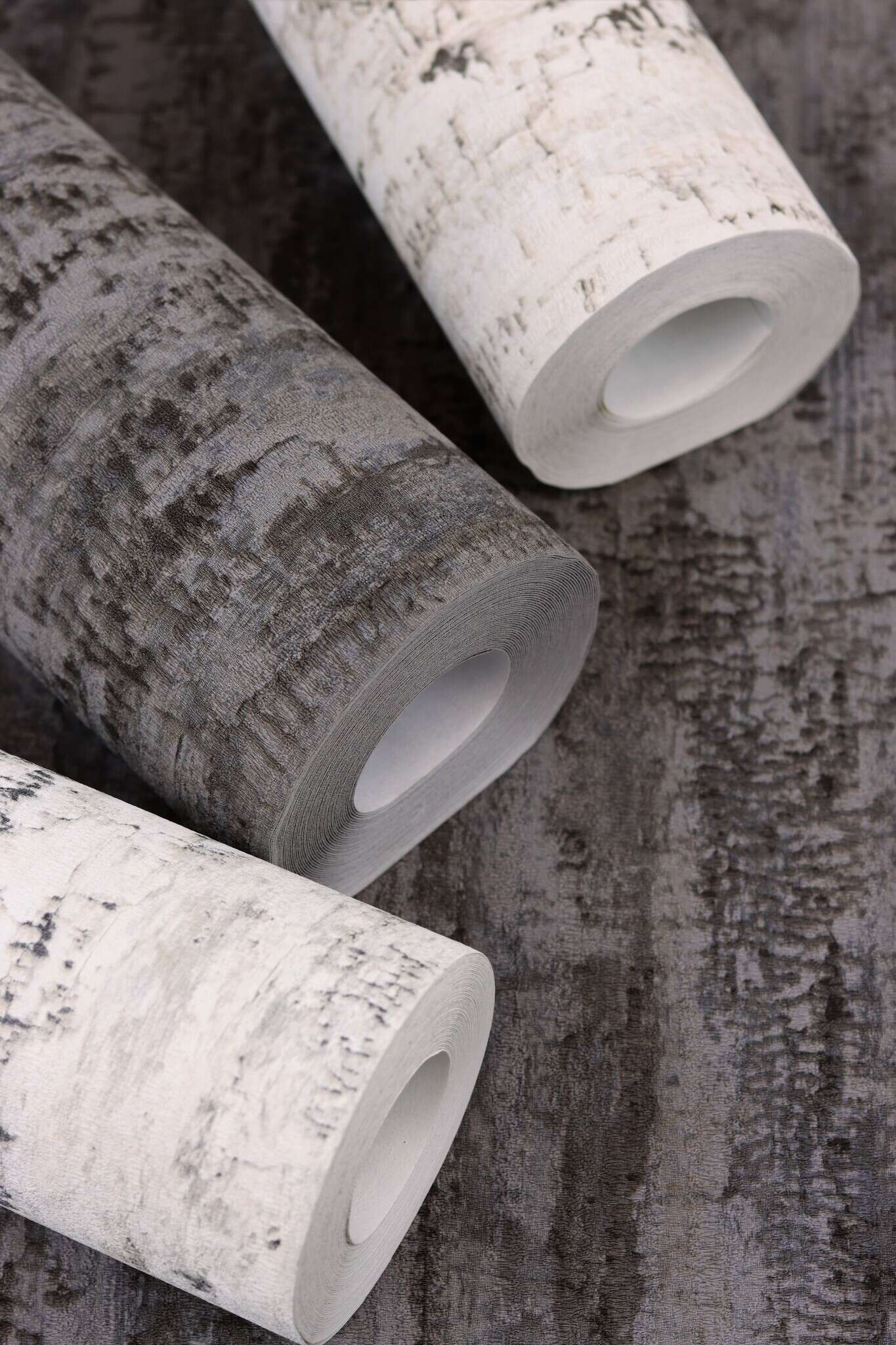 10-554045 Detailaufnahmen 1 Detailed image of Wallpaper with a grain that looks like tree bark