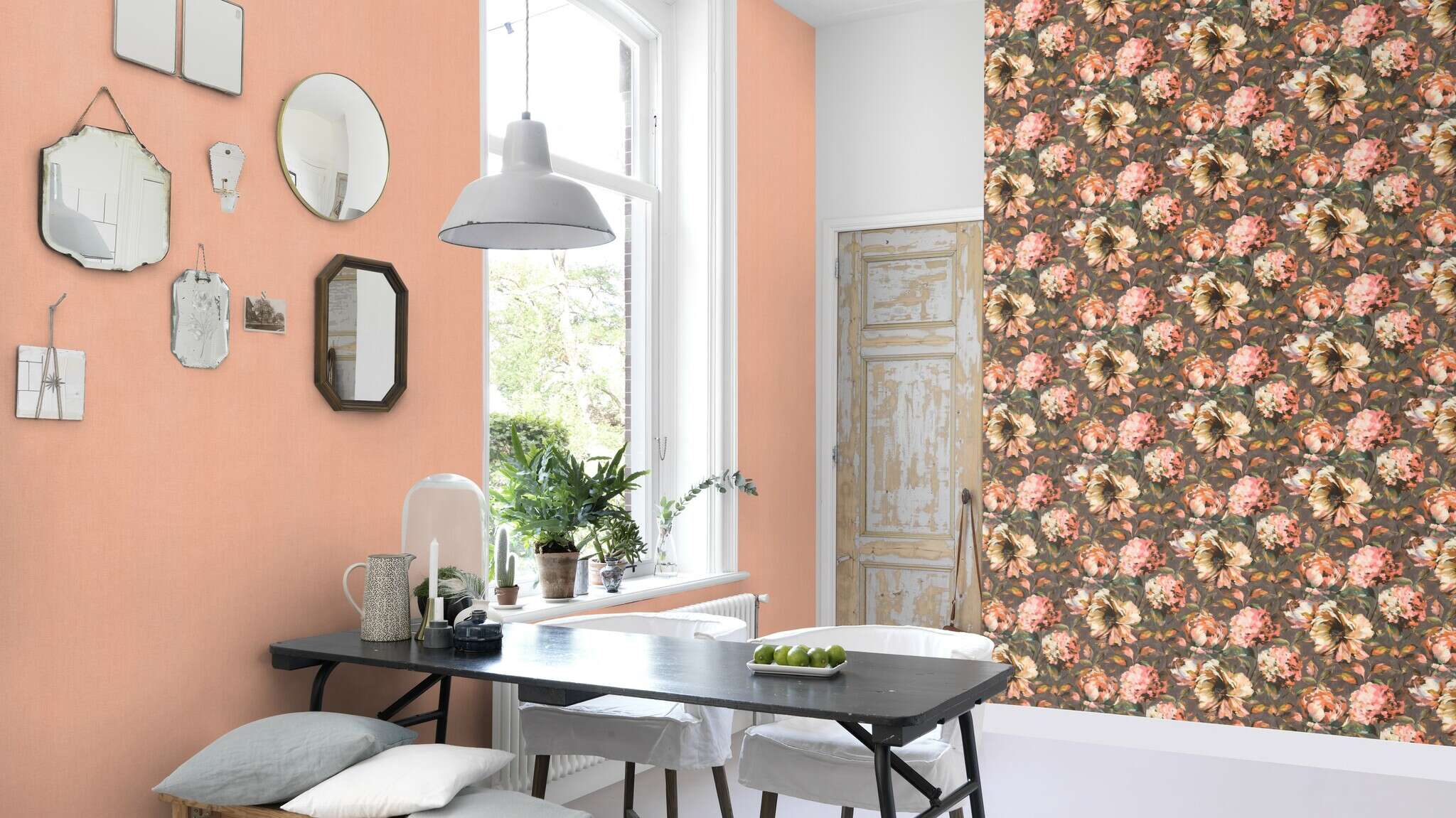 10-485172 Raumsituationen 3 Room with Wallpaper with peonies looks like an oil painting
