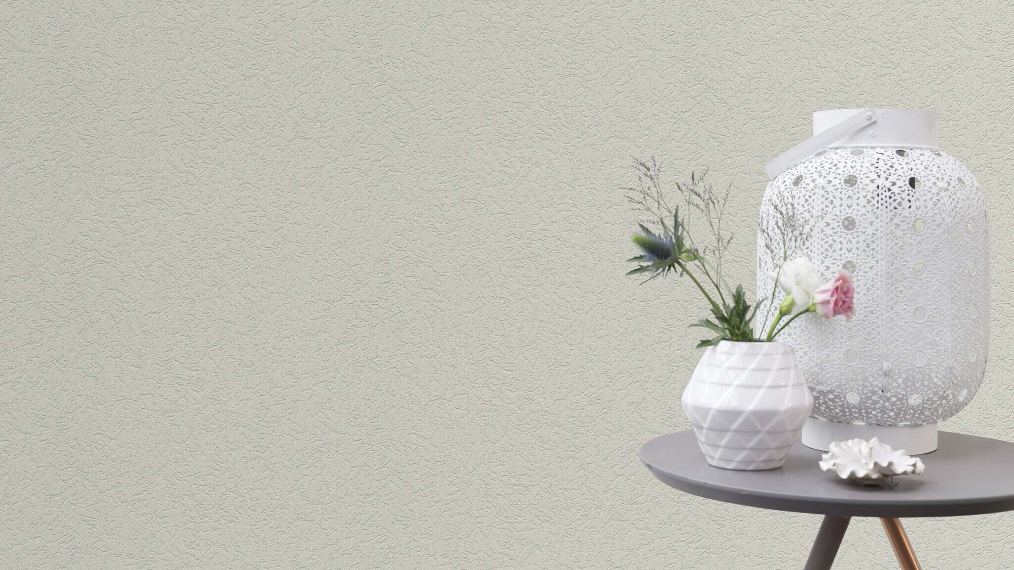 10-340914 Raumsituationen 1 Room with Simple white wallpaper with a subtle texture – versatile and discreetly textured.