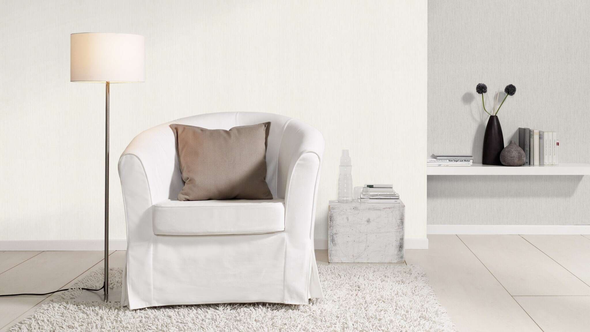 10-536126 Raumsituationen 1 Room with Wallpaper with a vertical texture, fine grooves and a glossy effect