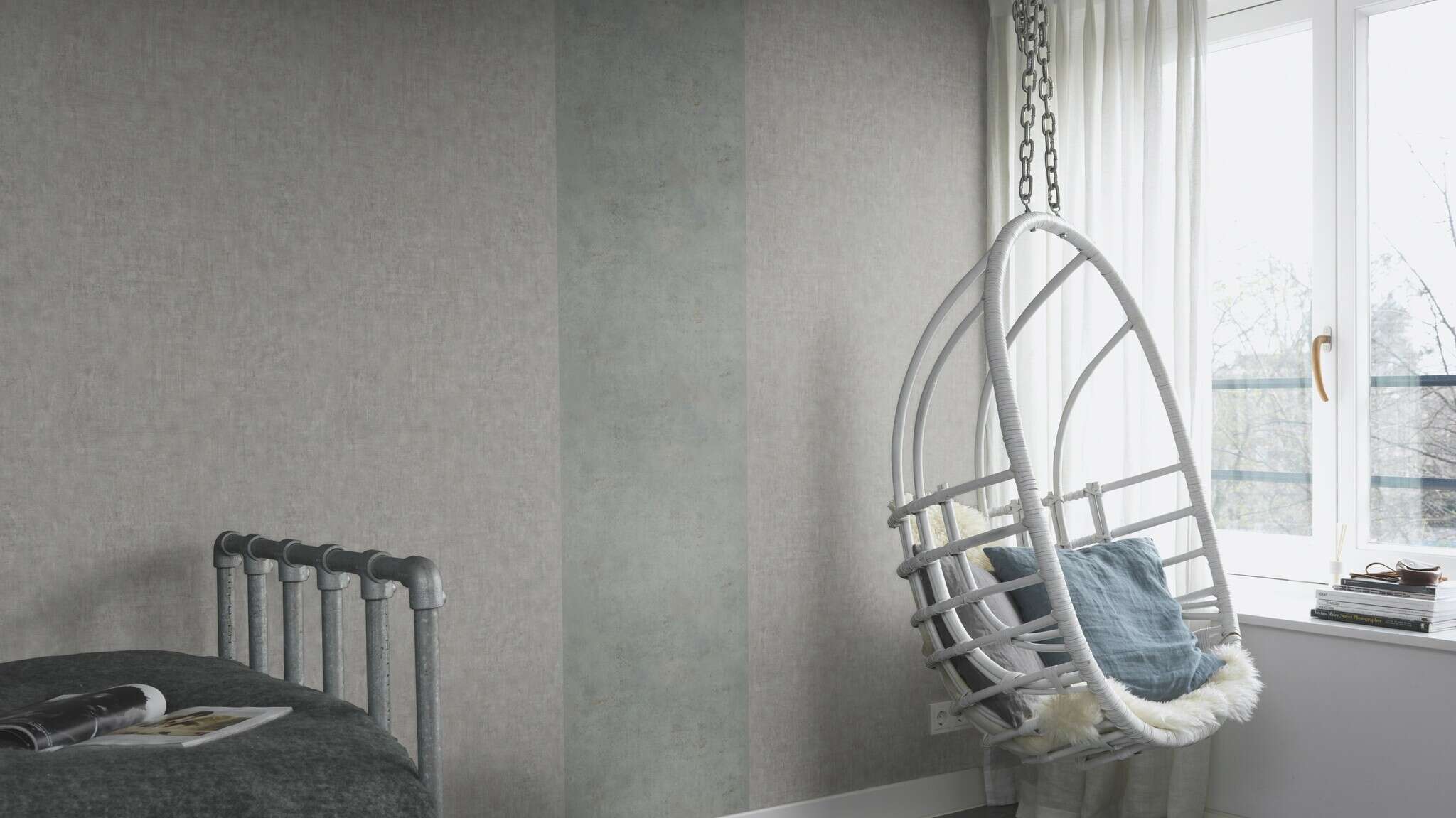 10-939545 Raumsituationen 3 Room with Wallpaper with rustic concrete look