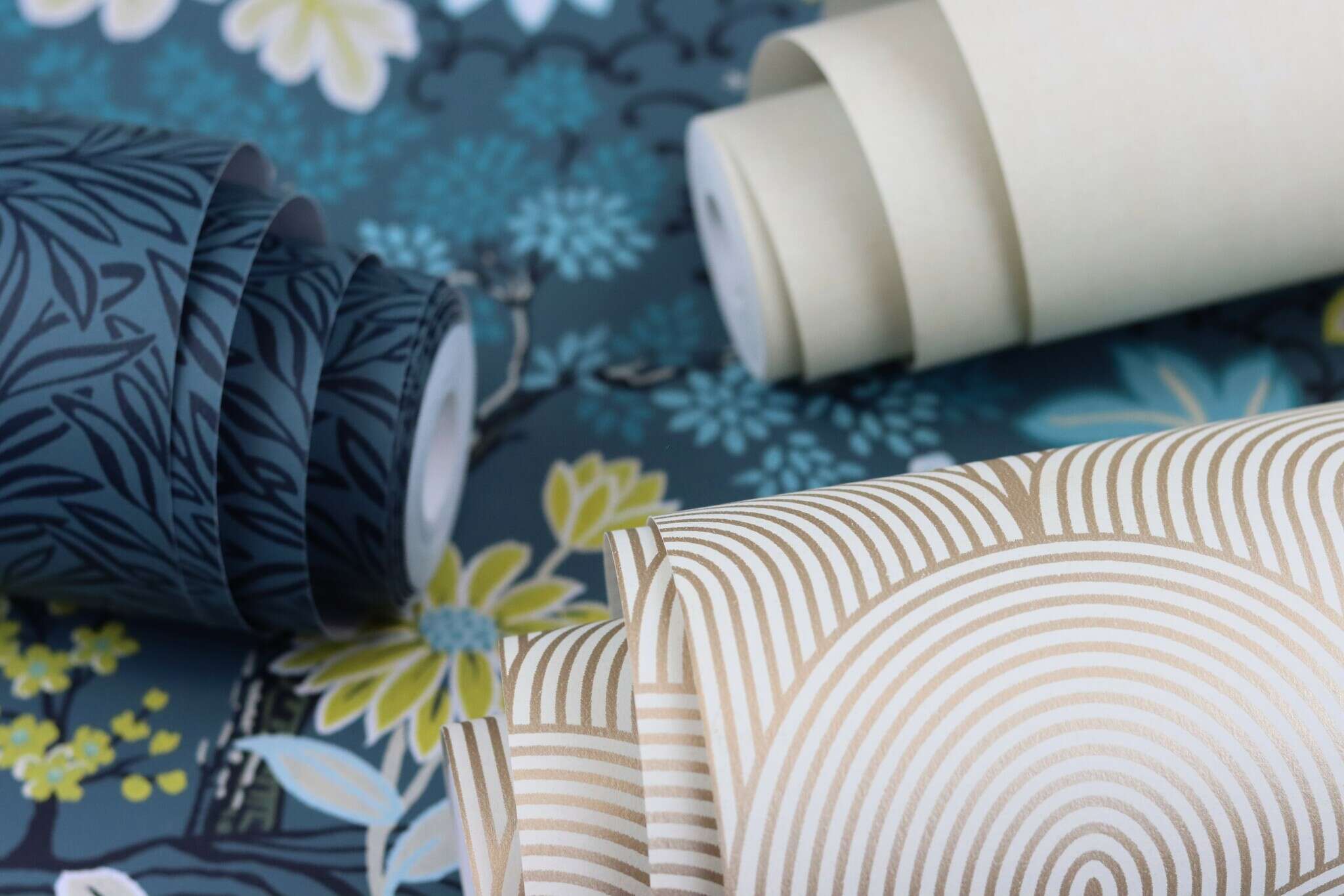 10-552300 Detailaufnahmen 7 Twigs non-woven wallpaper in blue-dark blue Selection 552300