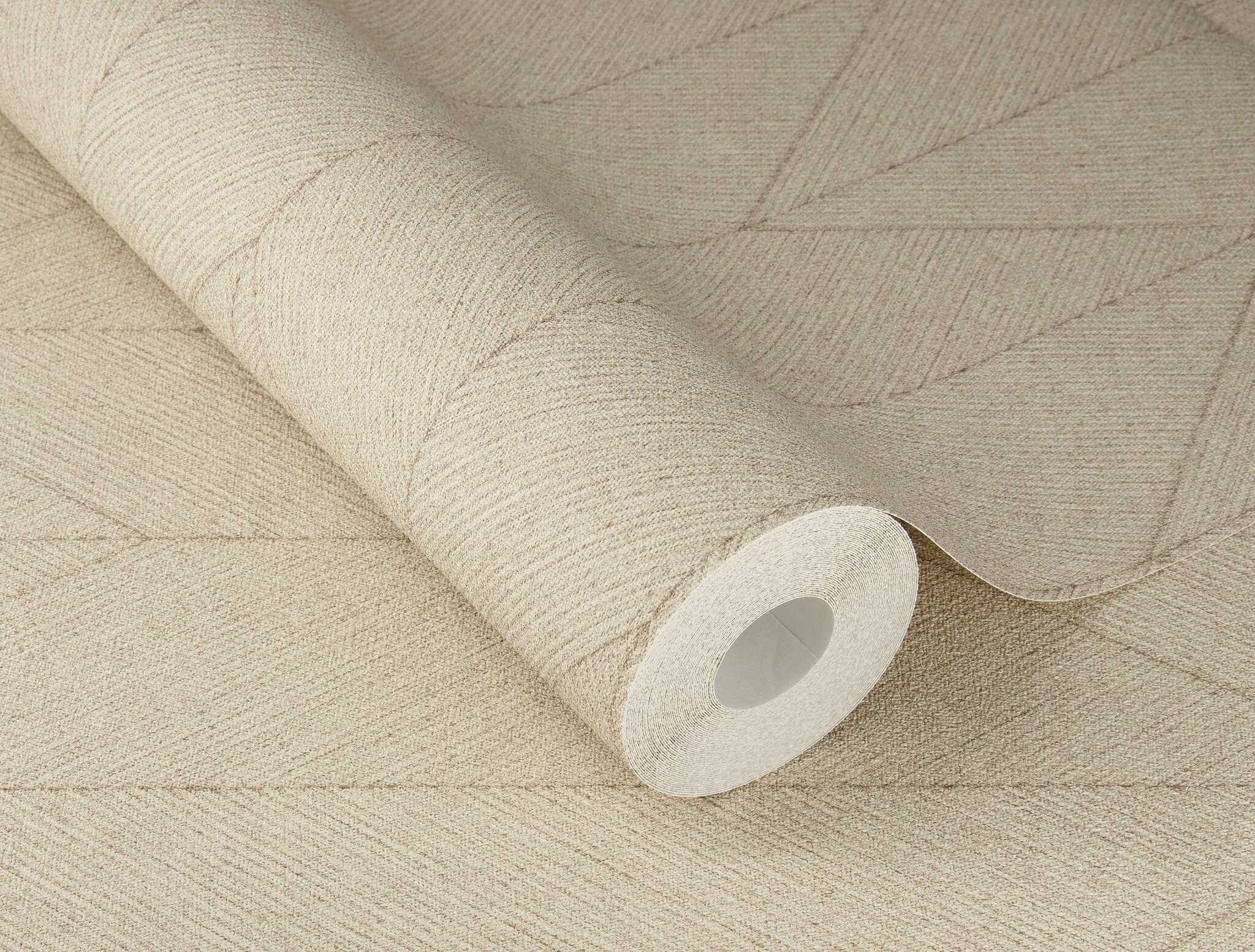 10-816365 Detailaufnahmen 1 Fischgrät Vliestapete in Beige #followusaround 816365
