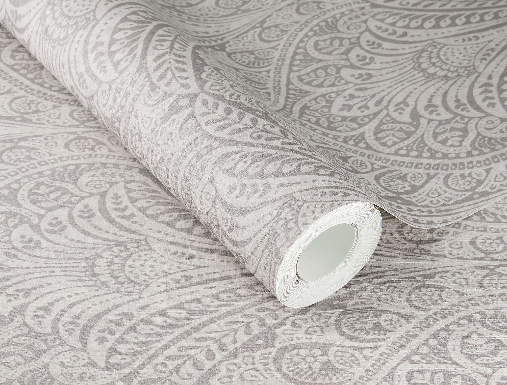 10-746334 Detailaufnahmen 5 Detailed image of Oriental wallpaper with paisley-style ornaments