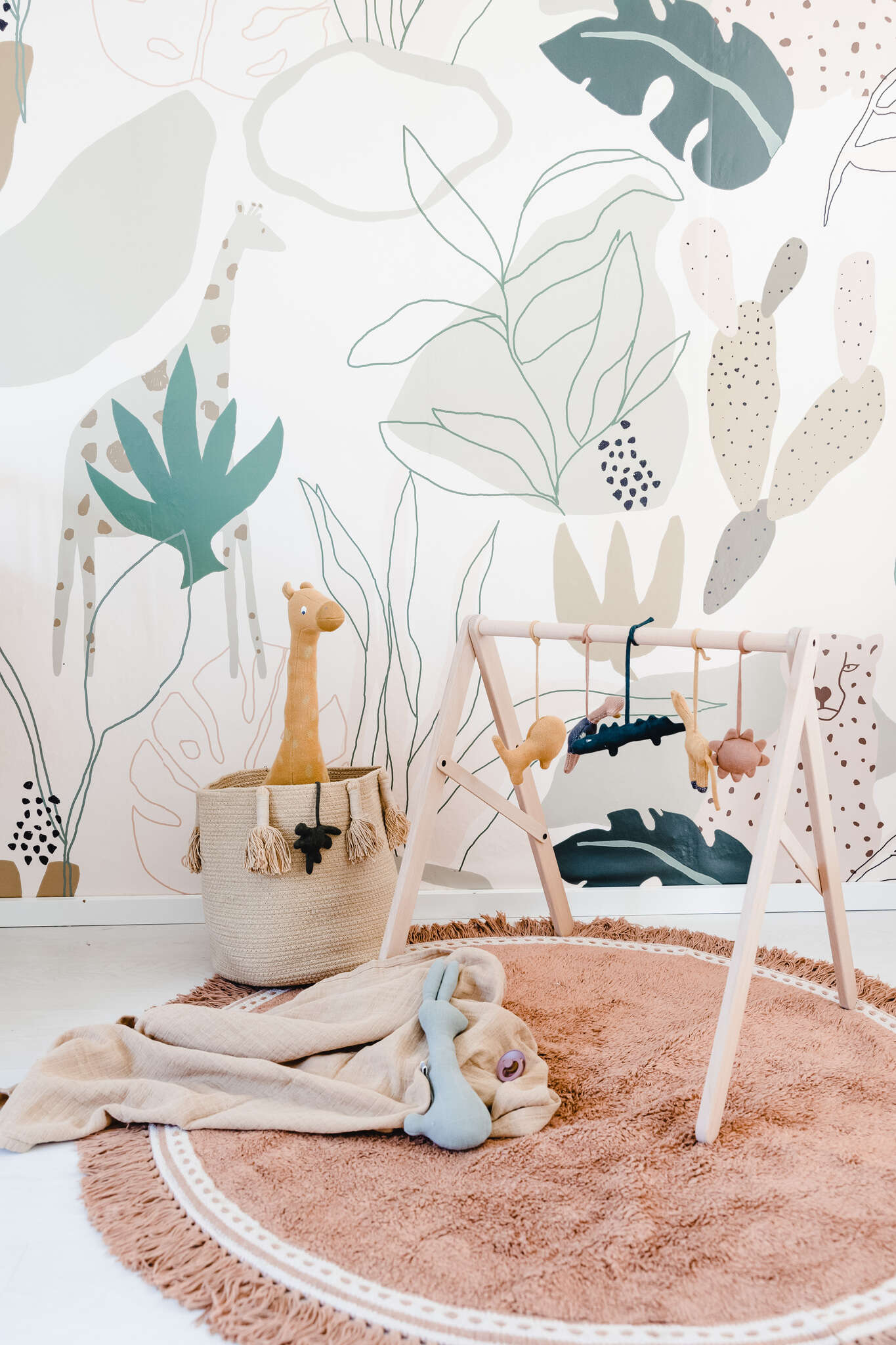 10-300099 Raumsituationen 5 Wall mural Safari in Green | Roomblush - RB247
