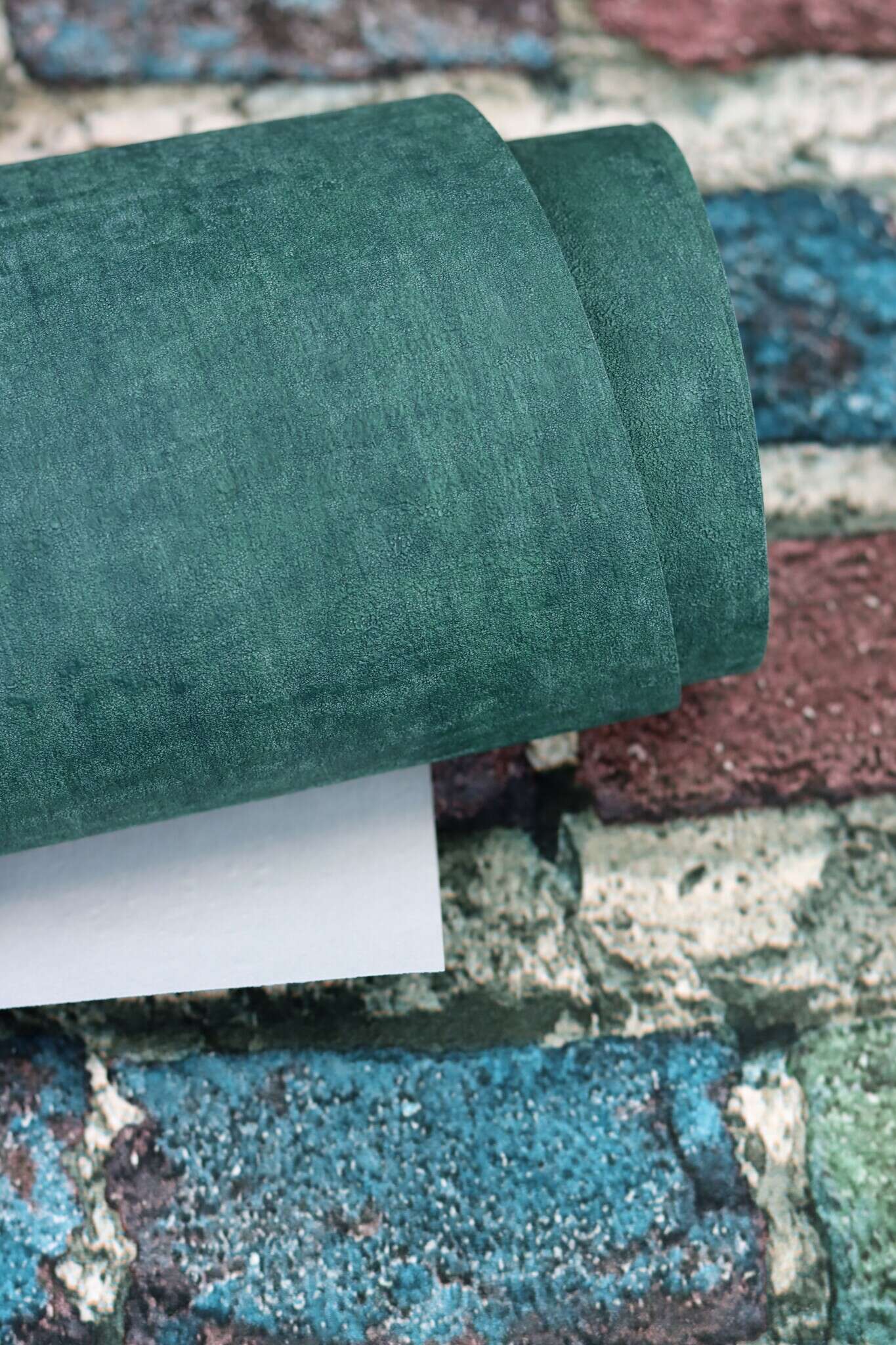 10-429282 Detailaufnahmen 11 Metal look non-woven wallpaper in green-opal green Selection 429282