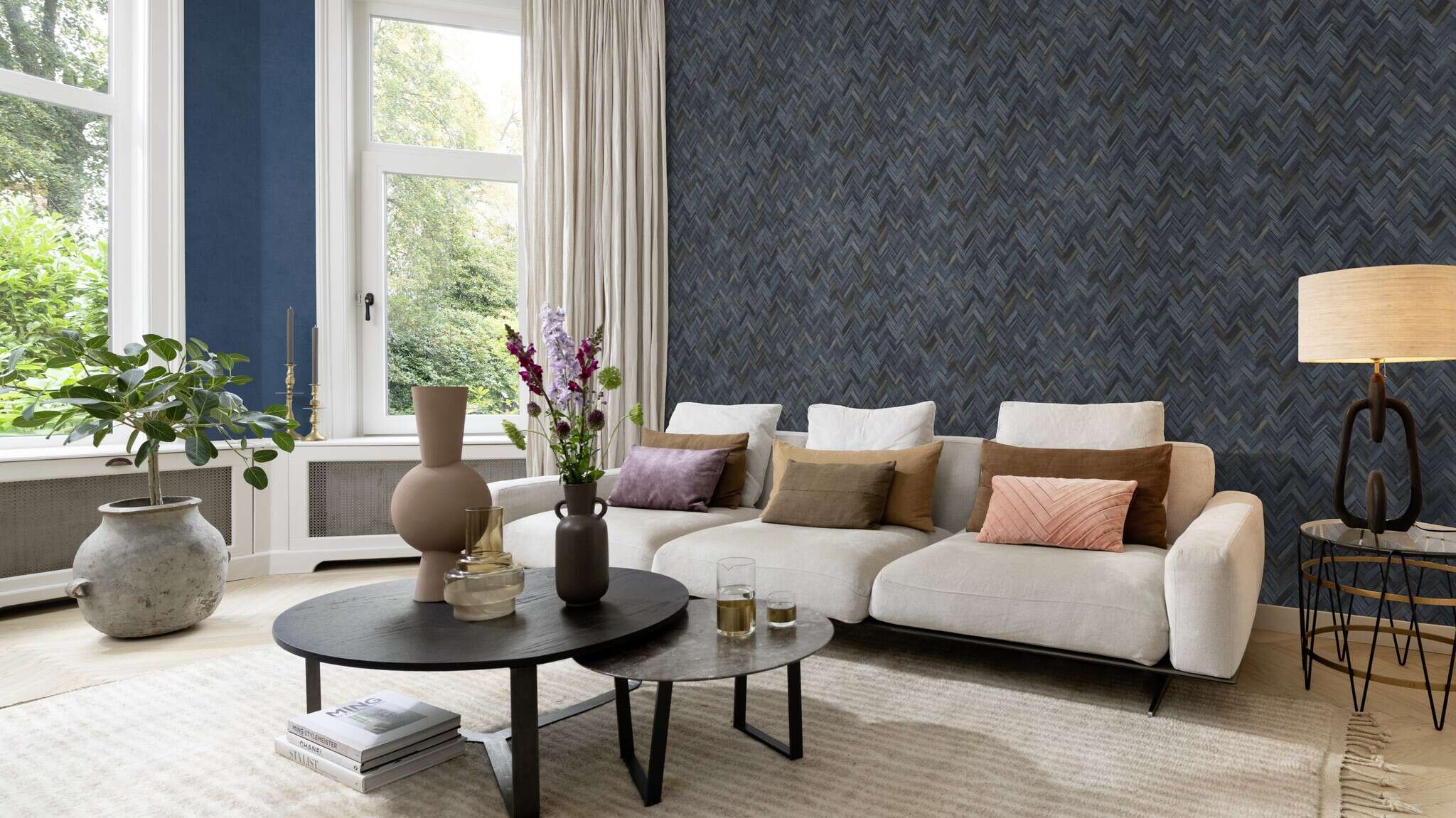 10-408232 Raumsituationen 3 Textile textured non-woven wallpaper in blue-night blue Beachhouse 408232