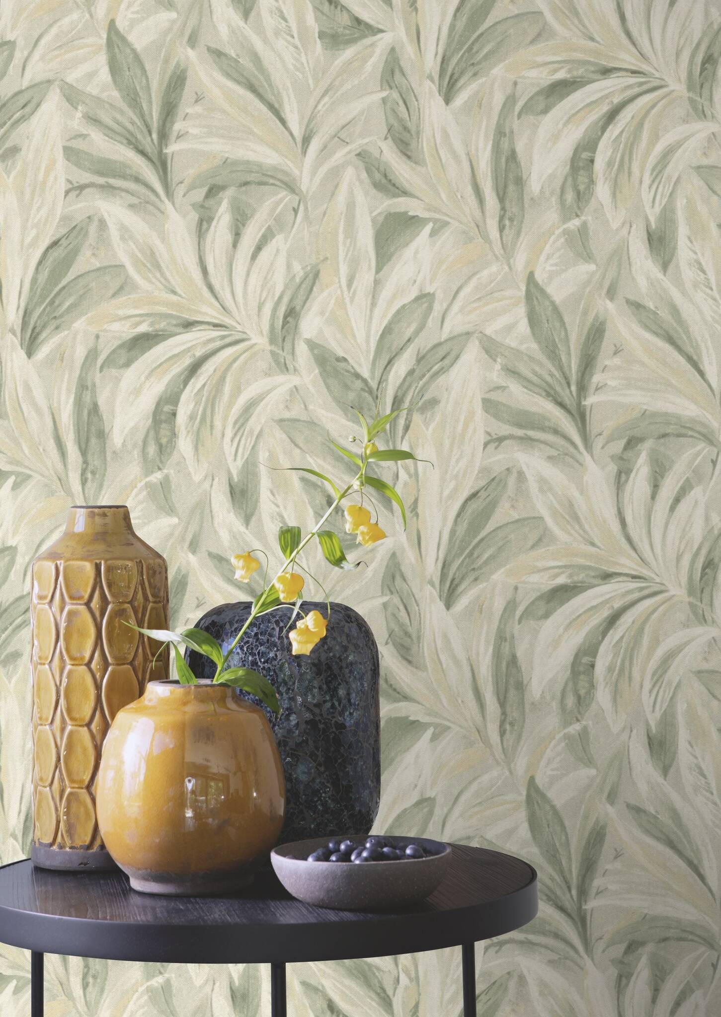 10-547498 Raumsituationen 4 Room with Wallpaper with stylised leaves and a fabric look