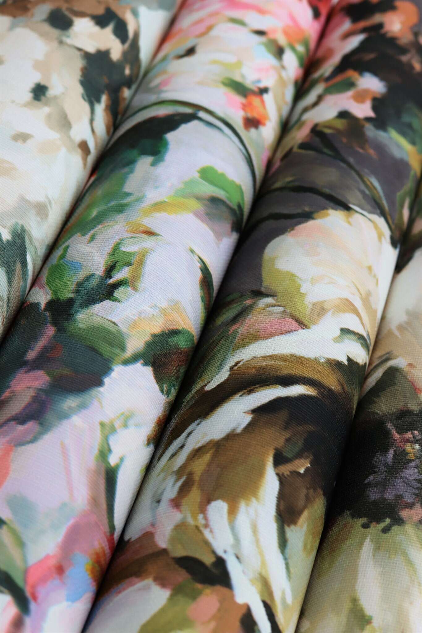 10-485172 Detailaufnahmen 13 Detailed image of Wallpaper with peonies looks like an oil painting