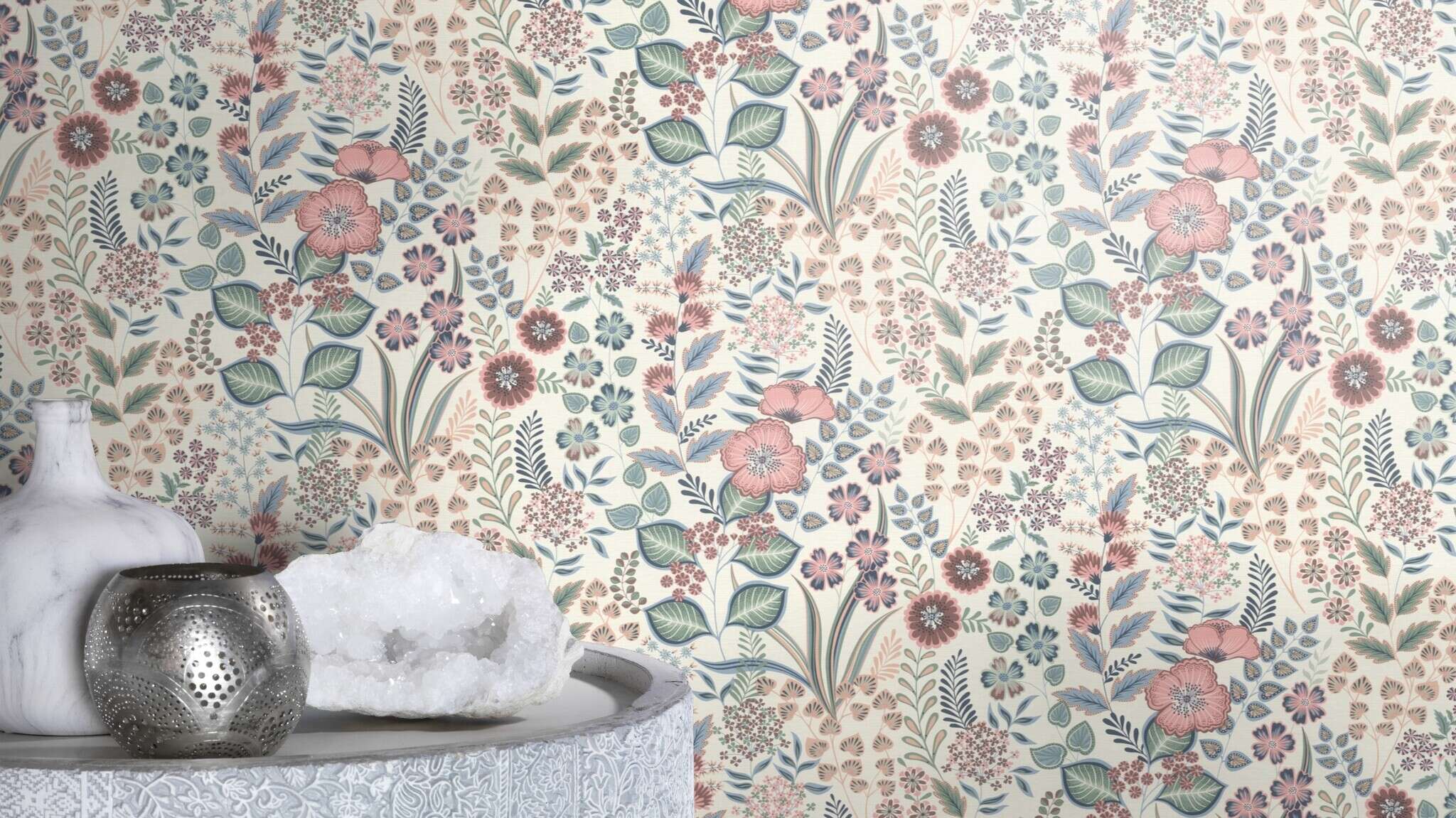10-792812 Raumsituationen 2 Une chambre avec Papier peint avec des feuilles fantaisistes