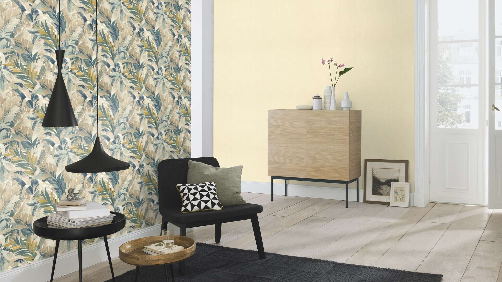 10-865202 Raumsituationen 2 Room with Exotic leaves in a painted look in beige, green, blue and brown with a fine texture
