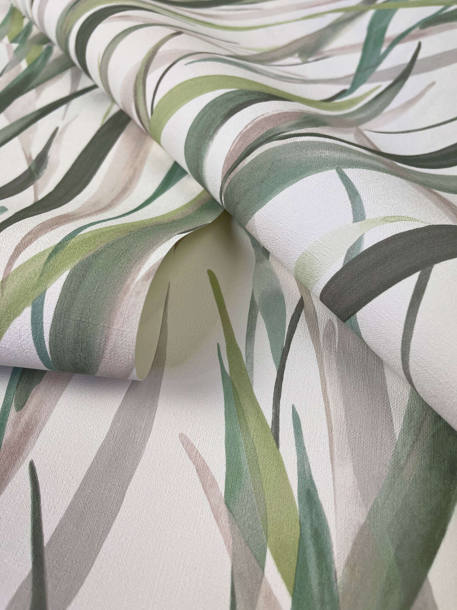 10-330212 Detailaufnahmen 2 Detailed image of Green watercolour grasses on a light background – a fresh, natural atmosphere for modern rooms.