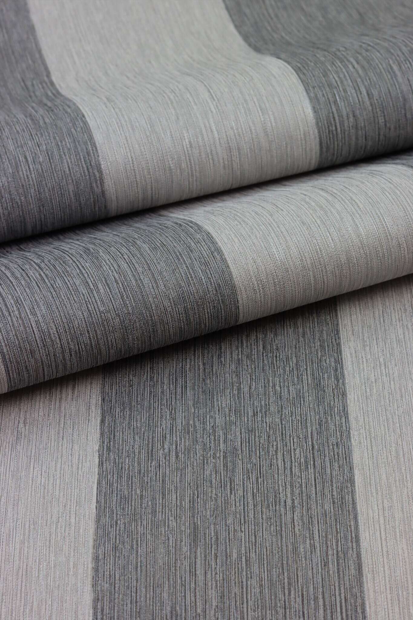 10-844009 Detailaufnahmen 2 Detailed image of Wallpaper with block stripes and grooved texture