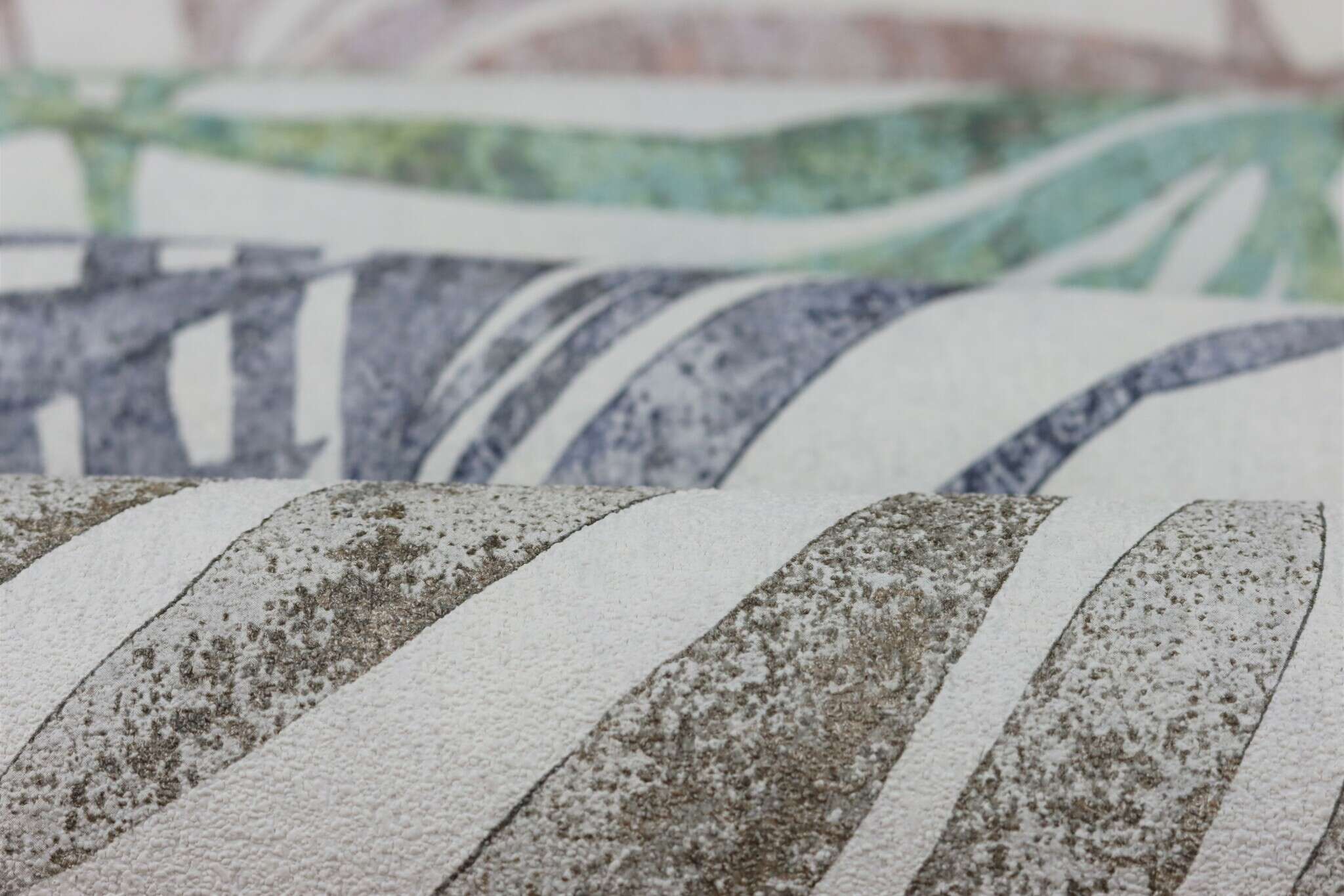 10-617429 Detailaufnahmen 17 Palm leaves non-woven wallpaper in blue-demin Indigo Selection 617429