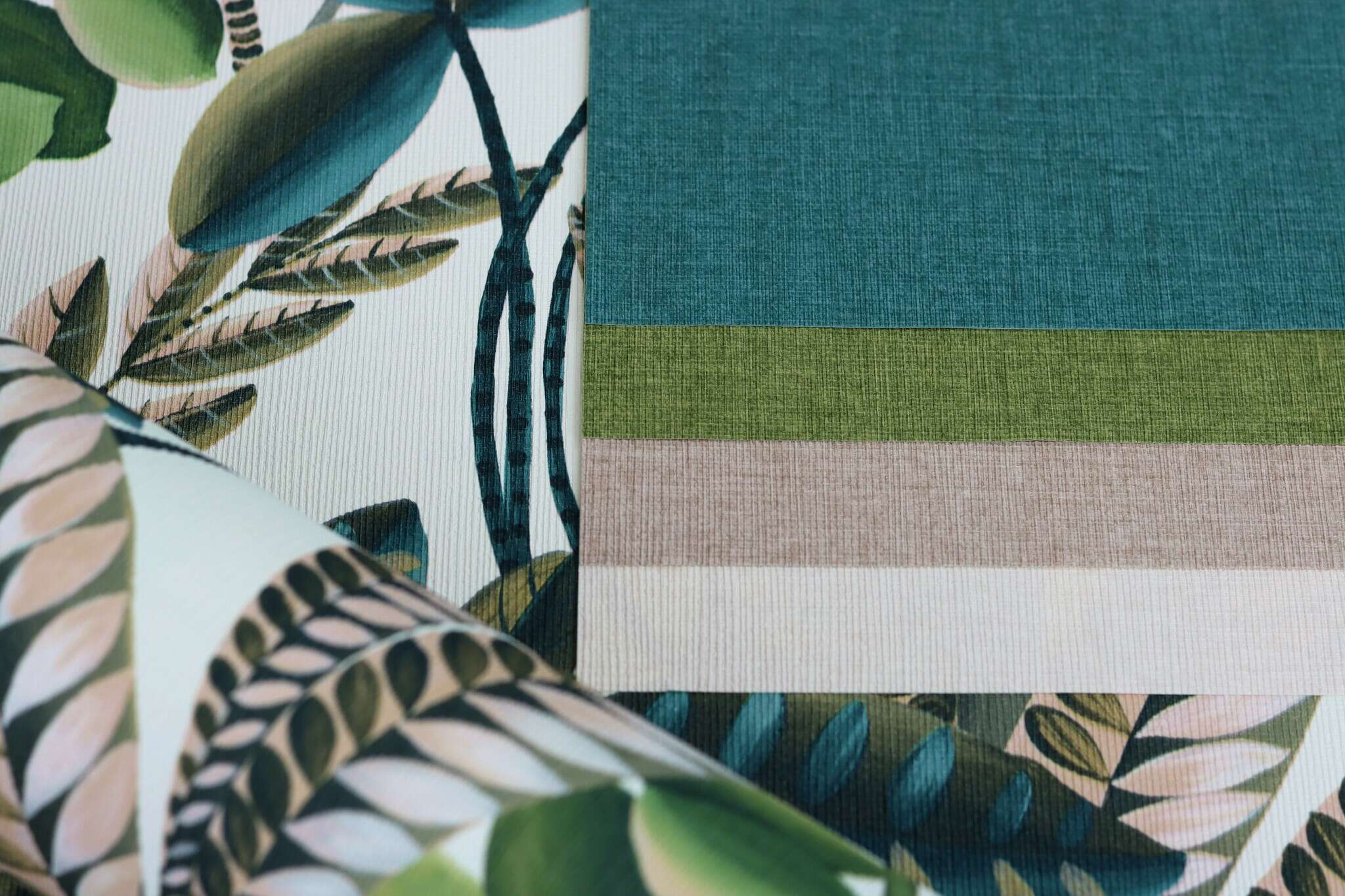 10-484649 Detailaufnahmen 3 Detailed image of Single-colour wallpaper with a textile texture
