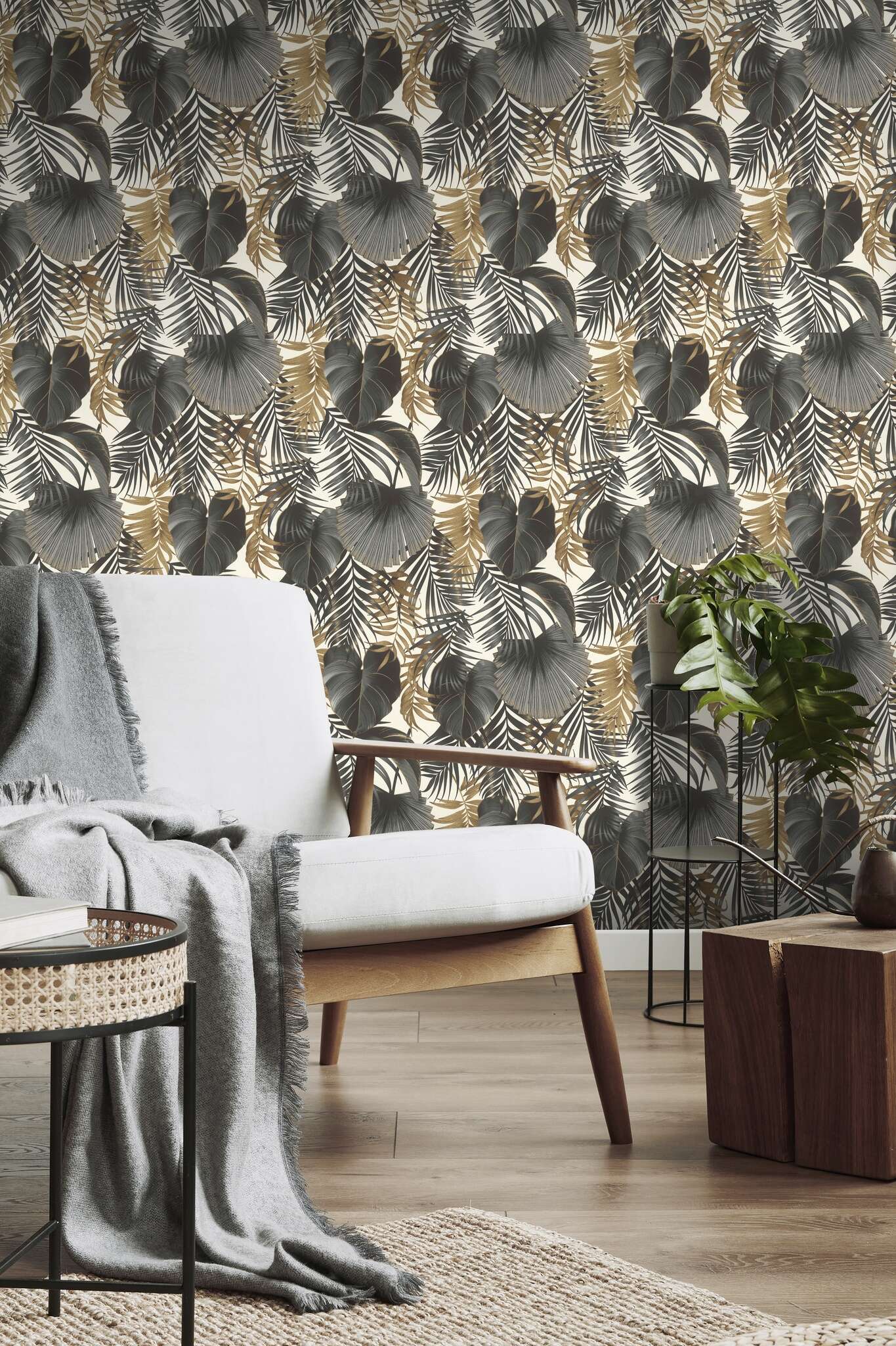 10-462050 Raumsituationen 2 Une chambre avec Motif jungle élégant avec des feuilles dorées et anthracite sur fond clair
