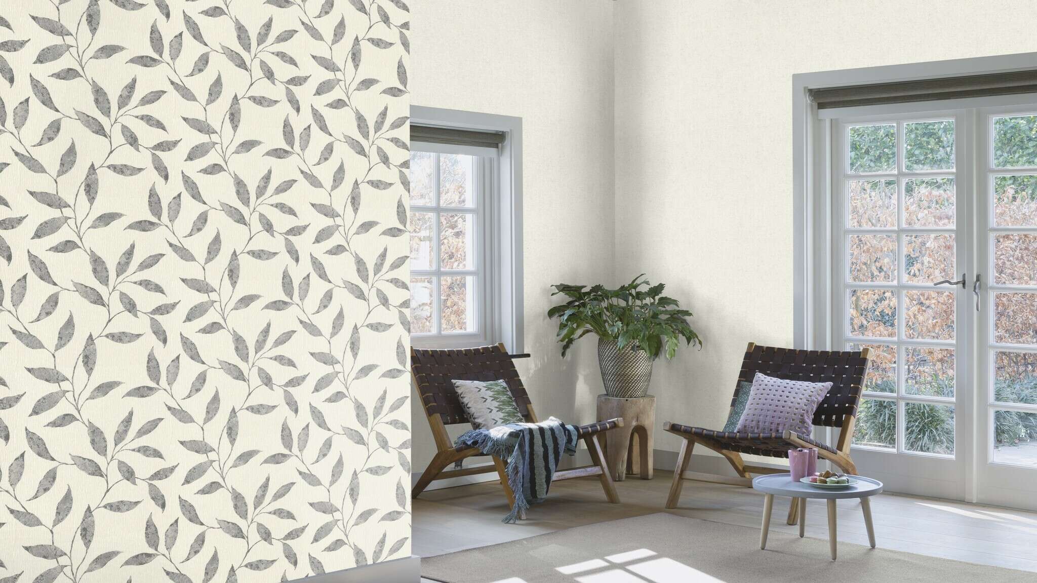 10-507041 Raumsituationen 1 Room with Plain wallpaper with natural texture and gloss effect