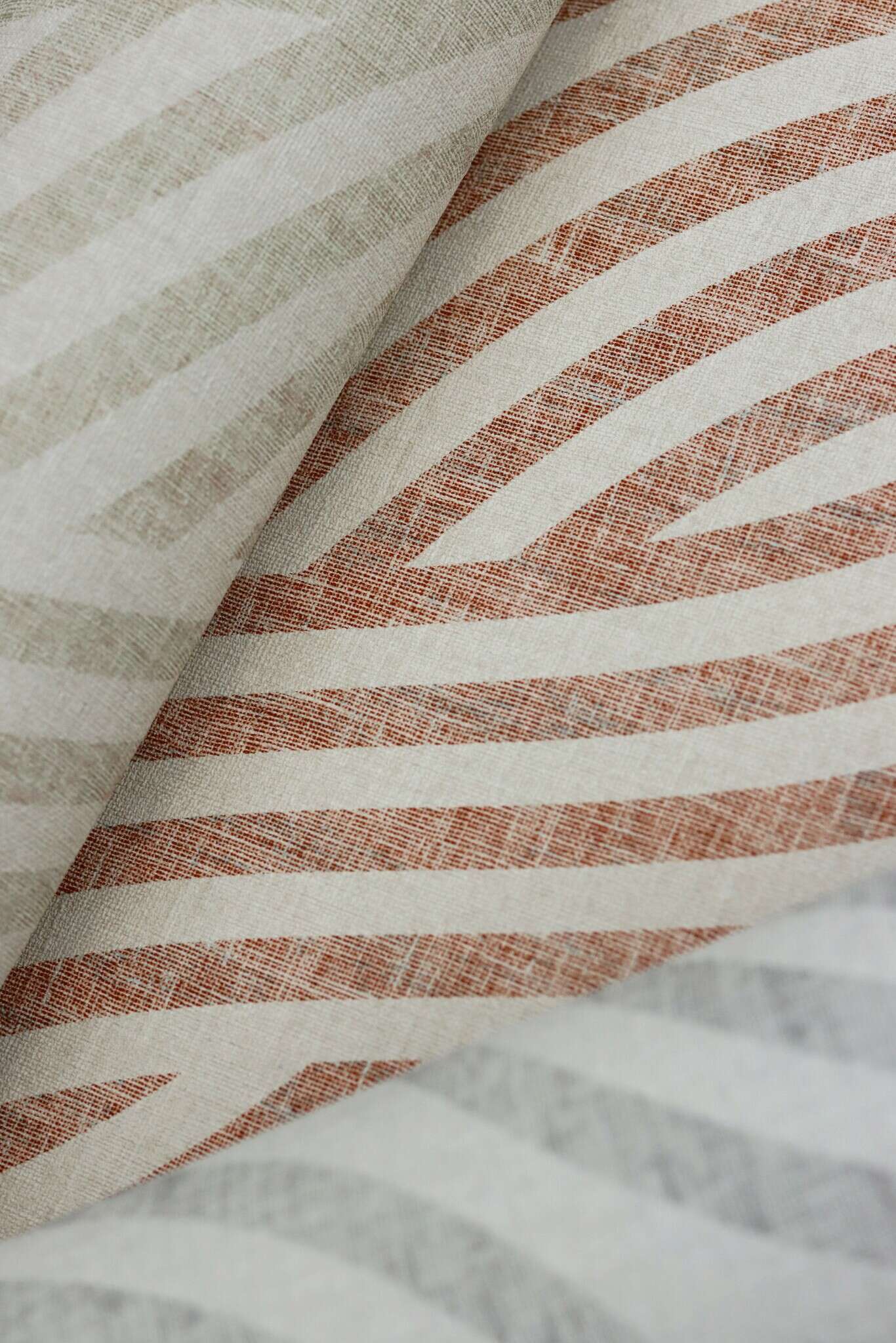 10-704549 Detailaufnahmen 3 Non-woven wallpaper in light red-terra Selection 704549