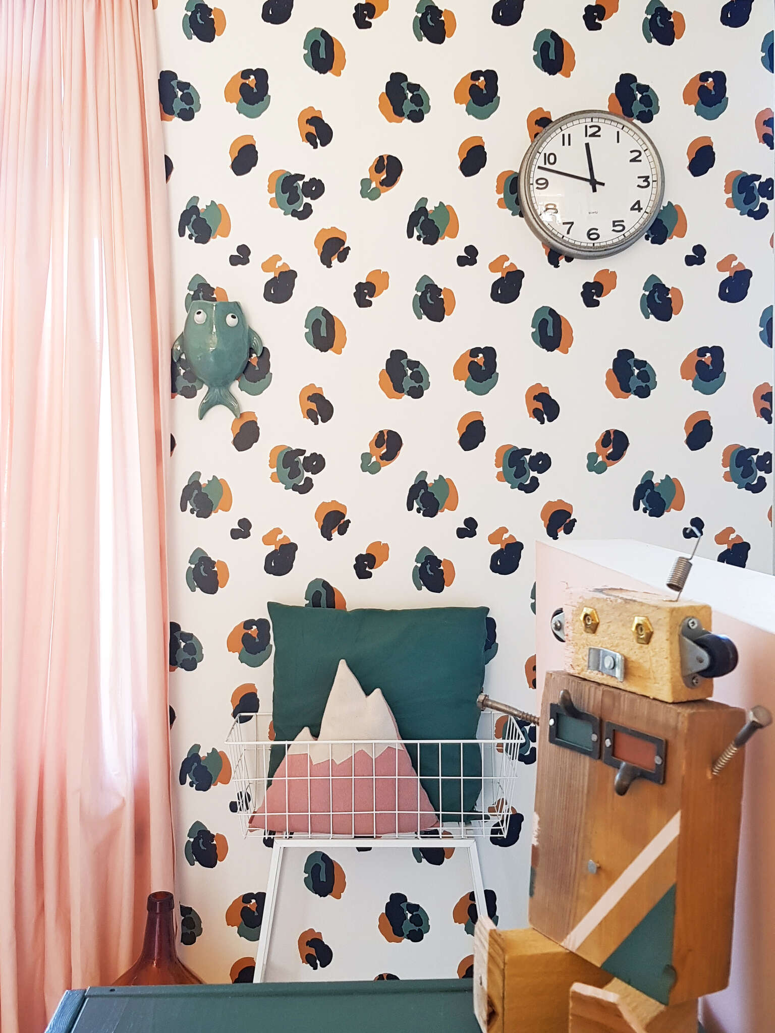 10-300136 Raumsituationen 3 Wall mural Leopard in Green | Roomblush - RB225
