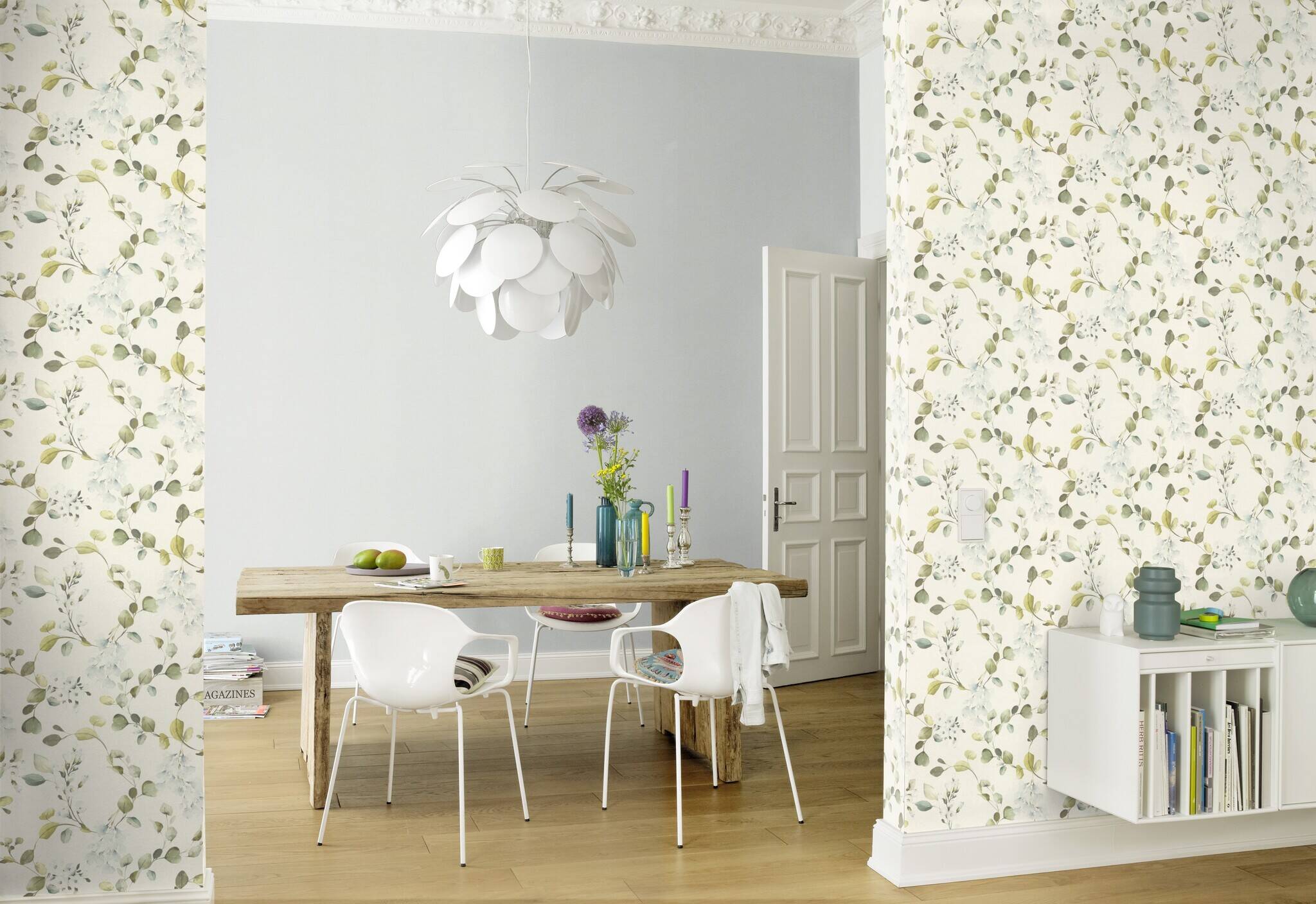 10-582222 Raumsituationen 3 Non-woven blossom wallpaper in blue Selection vinyl/non-woven 582222