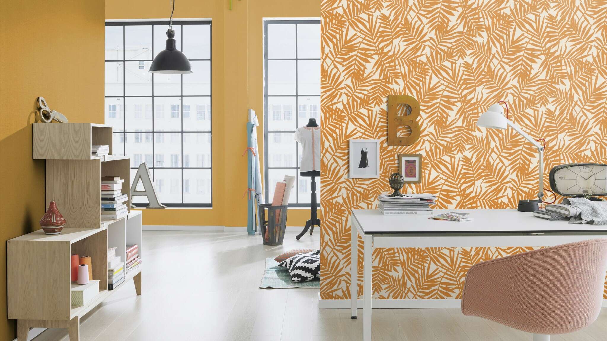 10-452075 Raumsituationen 1 Room with Striking non-woven wallpaper in rich mustard yellow with a light texture – brings warmth and colour to the room.