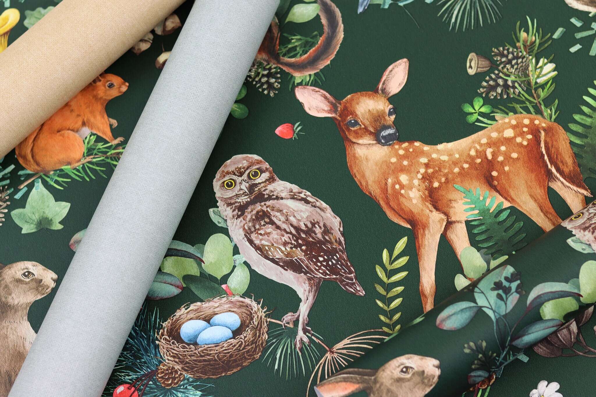 10-252835 Detailaufnahmen 26 Detailed image of Greenish matt wallpaper with a smooth texture for a calming room effect