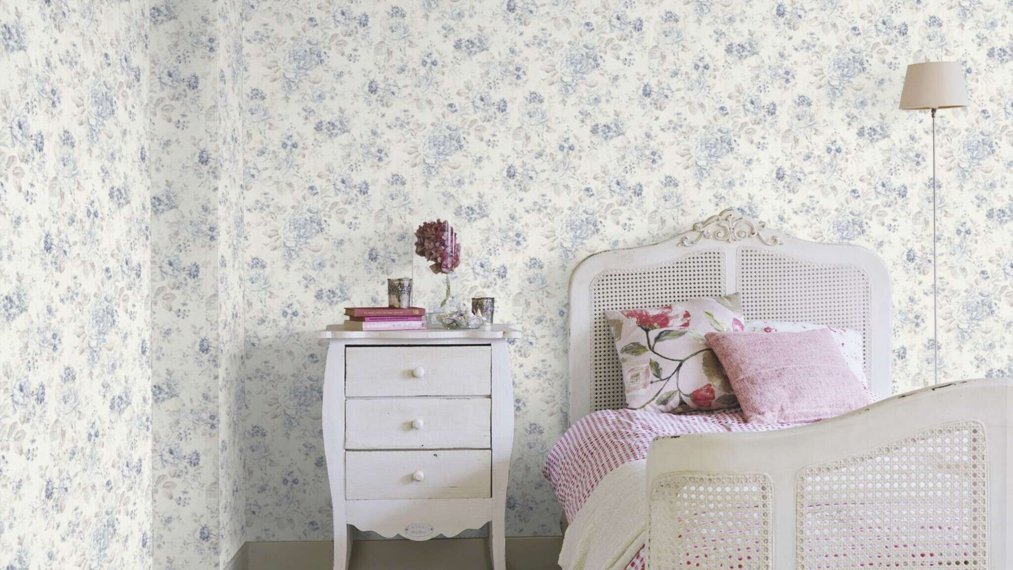 10-516012 Raumsituationen 2 Non-woven wallpaper in cream Selection 516012