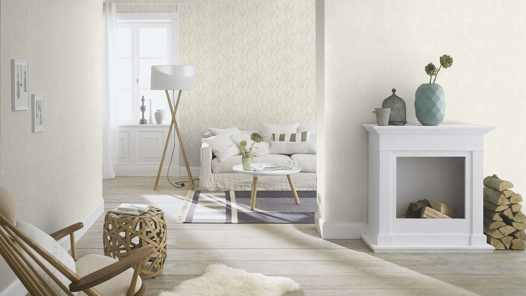 10-633252 Raumsituationen 1 Une chambre avec Papier peint abstrait avec des branches qui se chevauchent et une texture grossière
