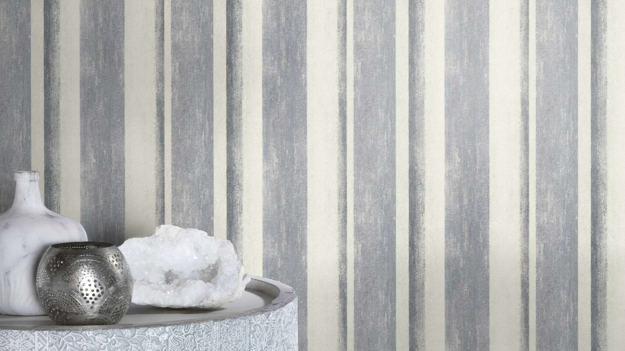 10-617788 Raumsituationen 6 Non-woven wallpaper in blue-demin Indigo Selection 617788