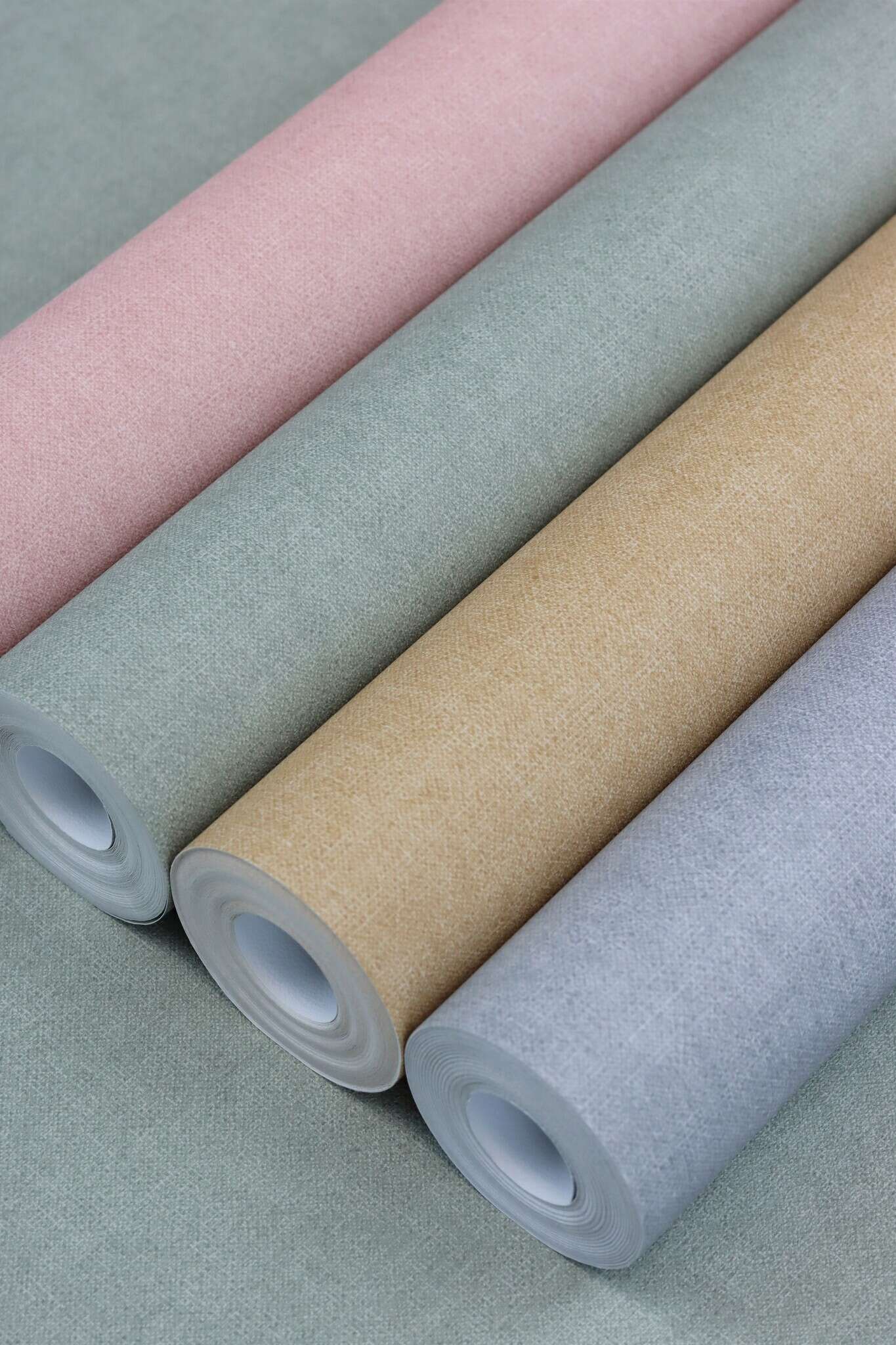 10-252835 Detailaufnahmen 18 Detailed image of Greenish matt wallpaper with a smooth texture for a calming room effect