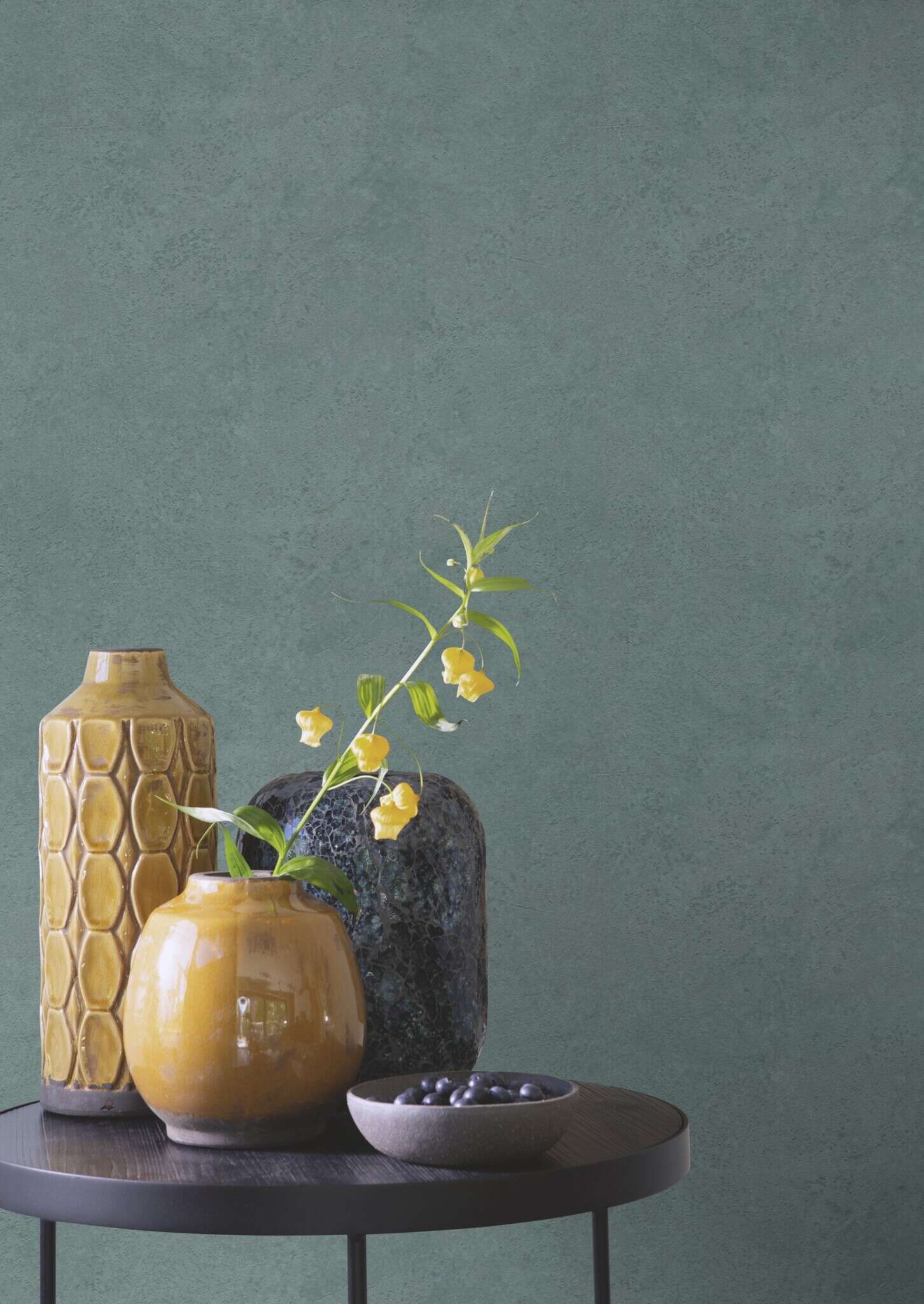 10-315172 Raumsituationen 3 Room with Petrol-coloured non-woven wallpaper with a weathered metal look – strong, modern and individual.