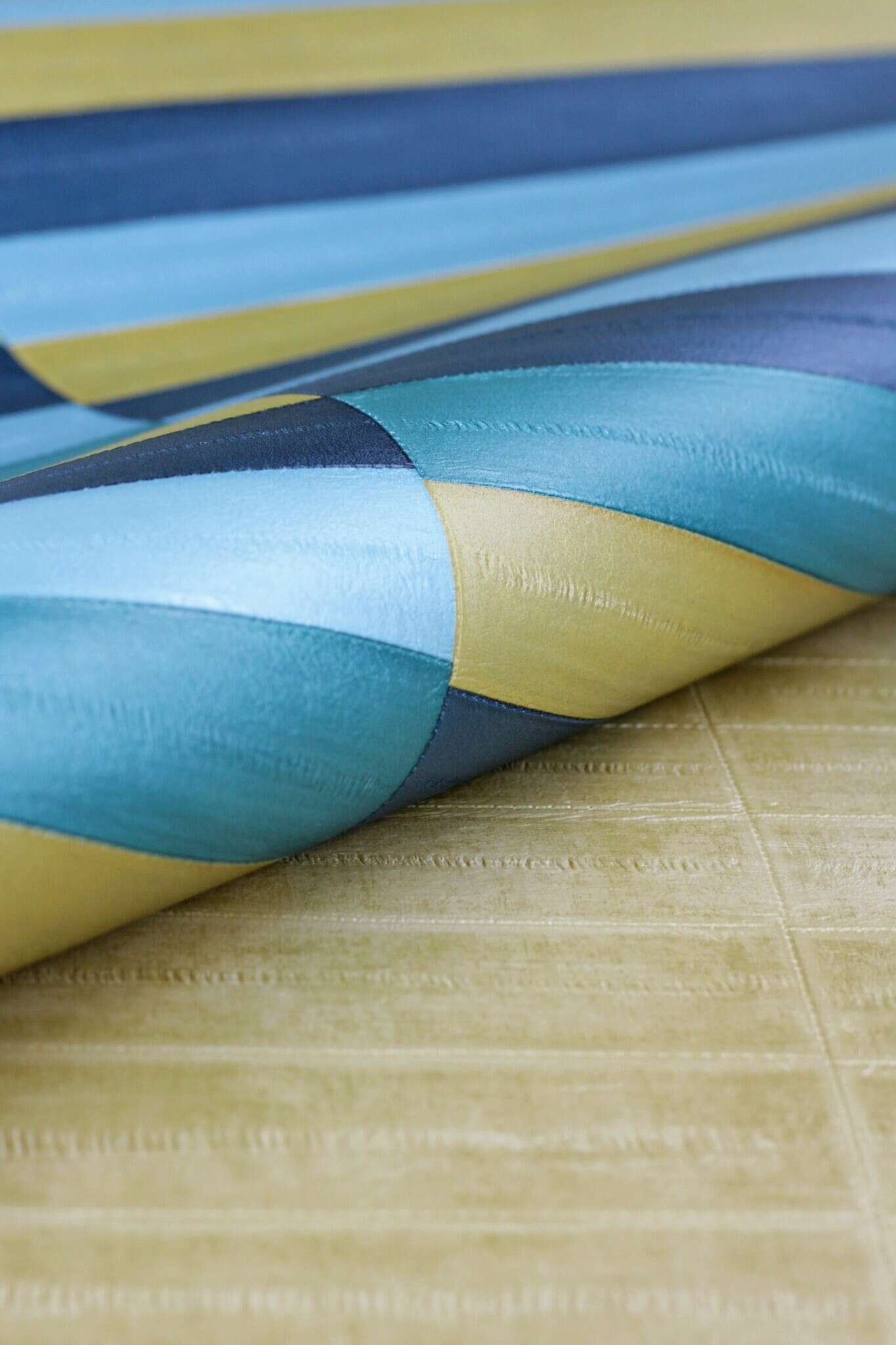 10-418736 Detailaufnahmen 1 Leather-look non-woven wallpaper in turquoise-dark turquoise Selection 418736