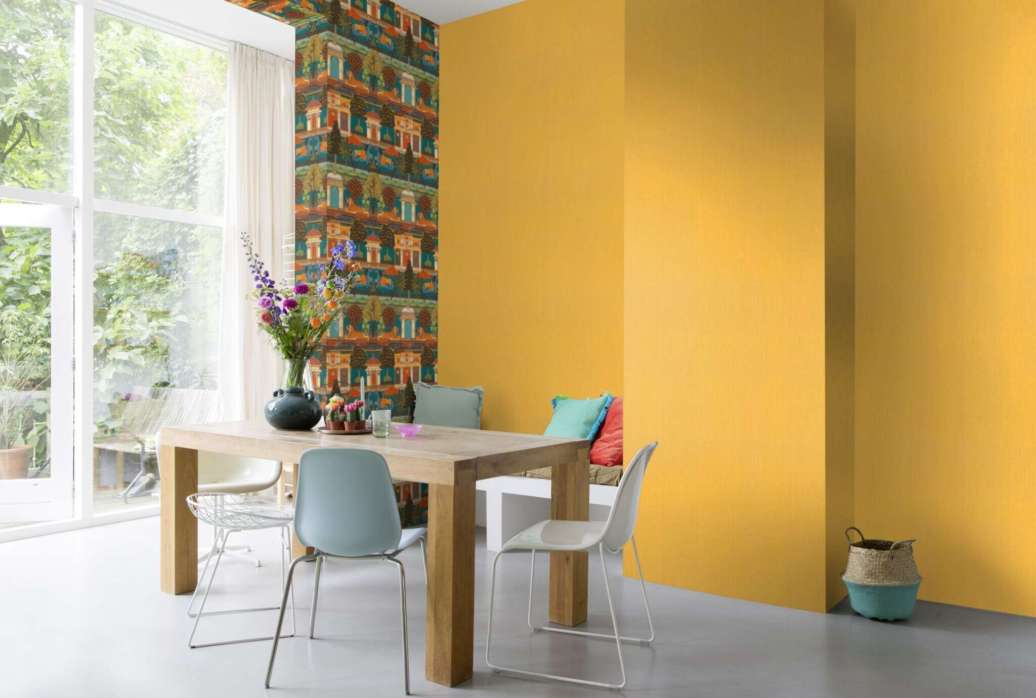 10-746082 Raumsituationen 3 Room with Single-colour wallpaper with a textile texture