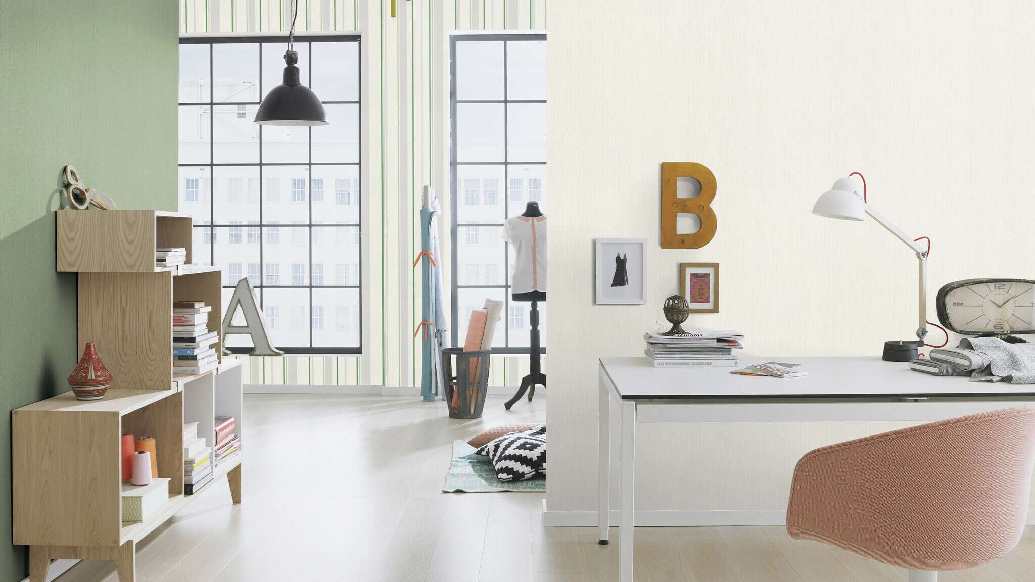 10-536119 Raumsituationen 5 Room with Wallpaper with a vertical texture, fine grooves and a glossy effect