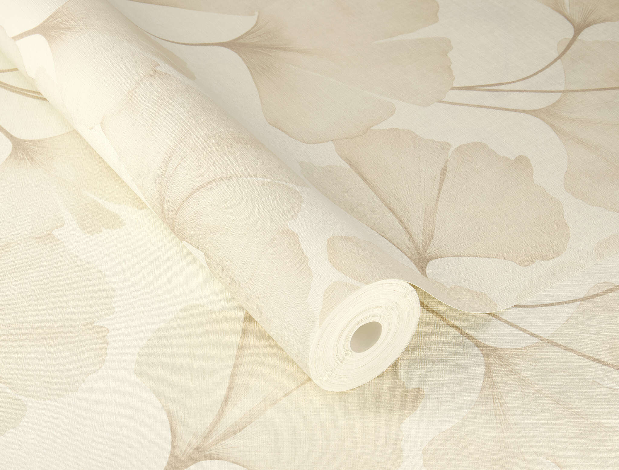 10-795646 Detailaufnahmen 1 Ginkgoblätter Vliestapete in Beige #followusaround 795646