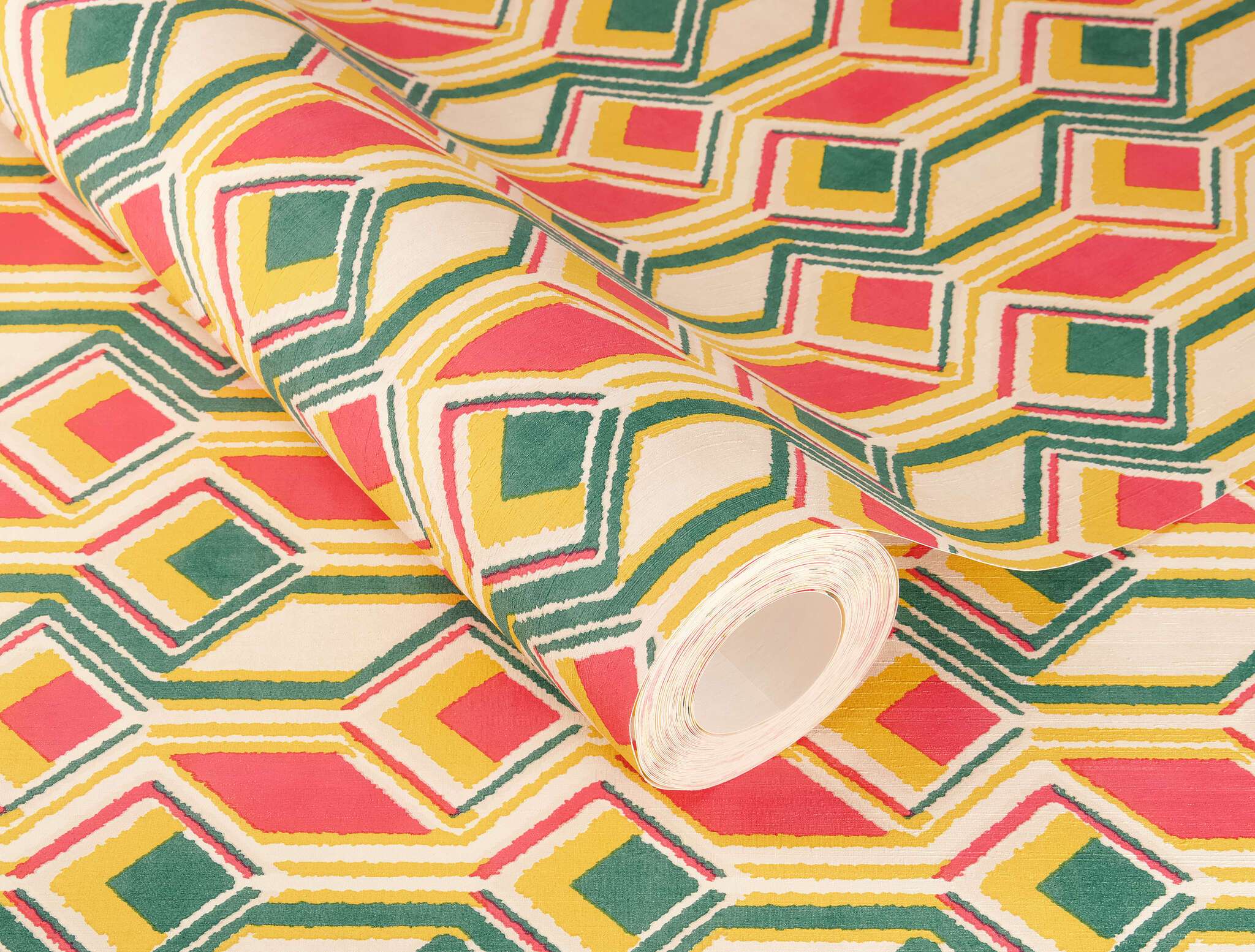 10-746549 Detailaufnahmen 1 Detailed image of Graphic wallpaper with squares, diamonds and lines in an ethnic design