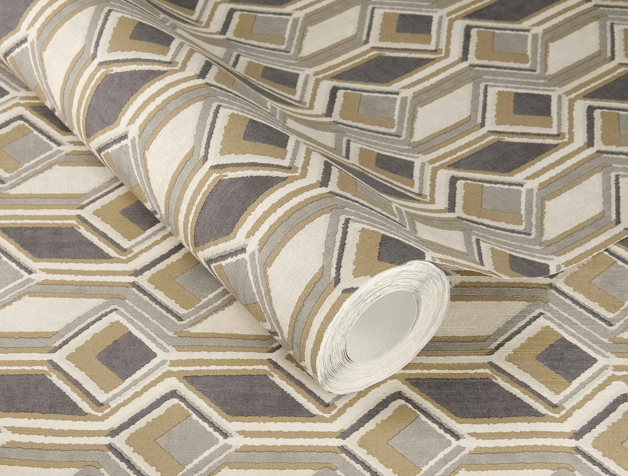 10-746532 Detailaufnahmen 1 Detailed image of Graphic wallpaper with squares, diamonds and lines in an ethnic design
