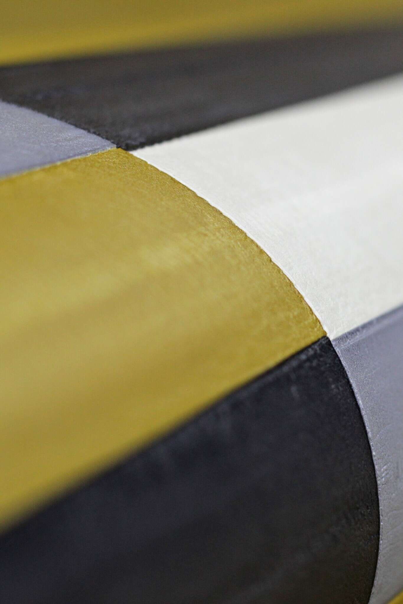 10-418729 Detailaufnahmen 1 Leather-look non-woven wallpaper in yellow-ochre Selection 418729