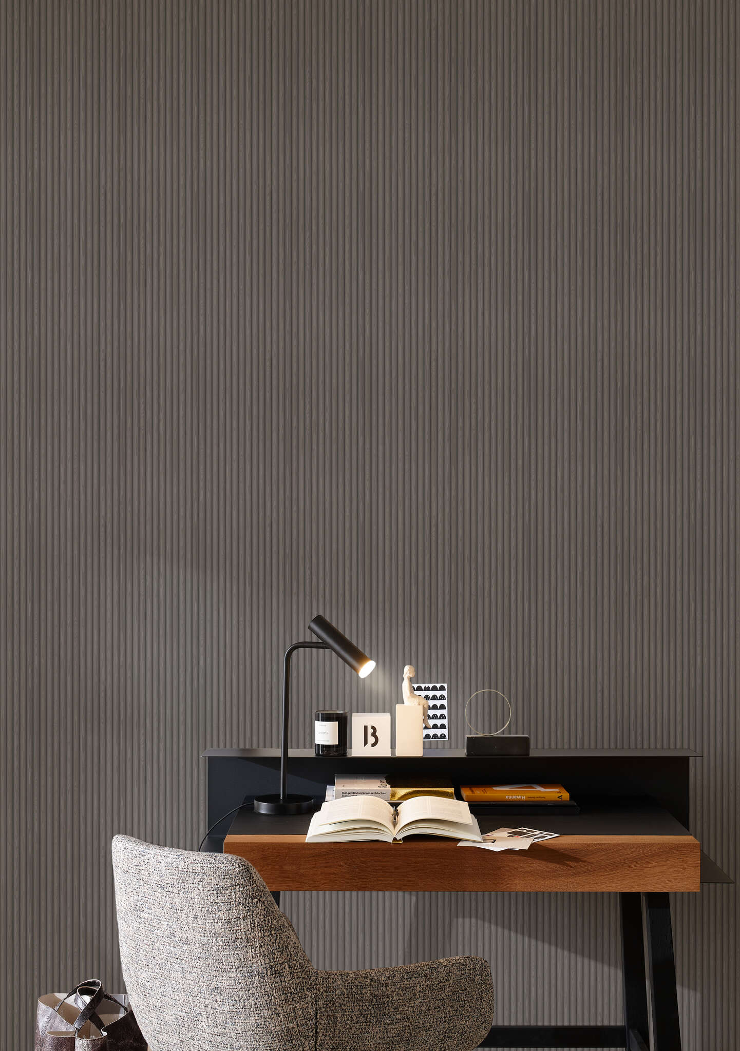 10-600858 Raumbilder 1 Une chambre avec Papier peint avec panneaux de bois et texture verticale fine