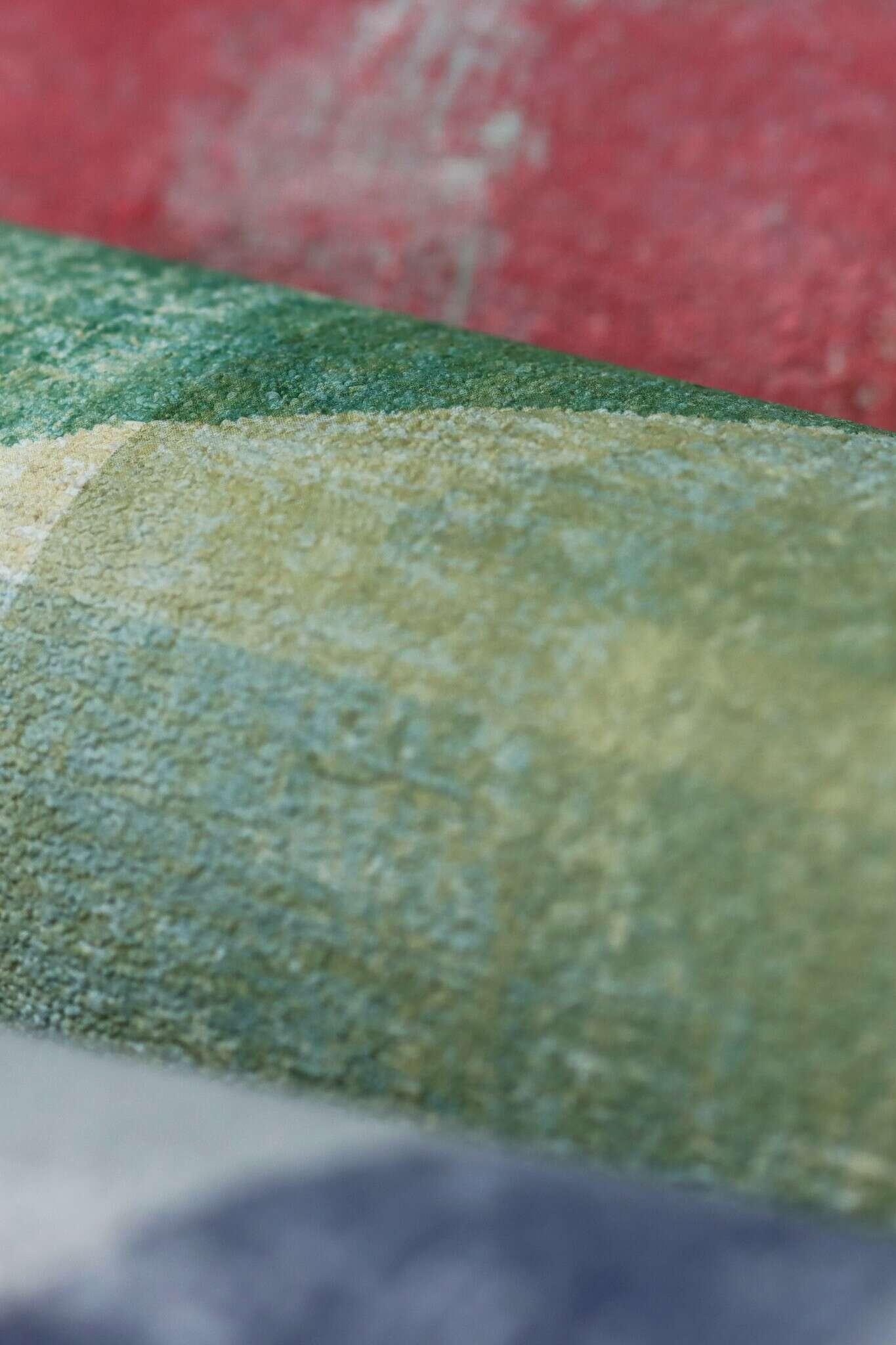 10-617955 Detailaufnahmen 6 Detailed image of Geometric wallpaper with triangles